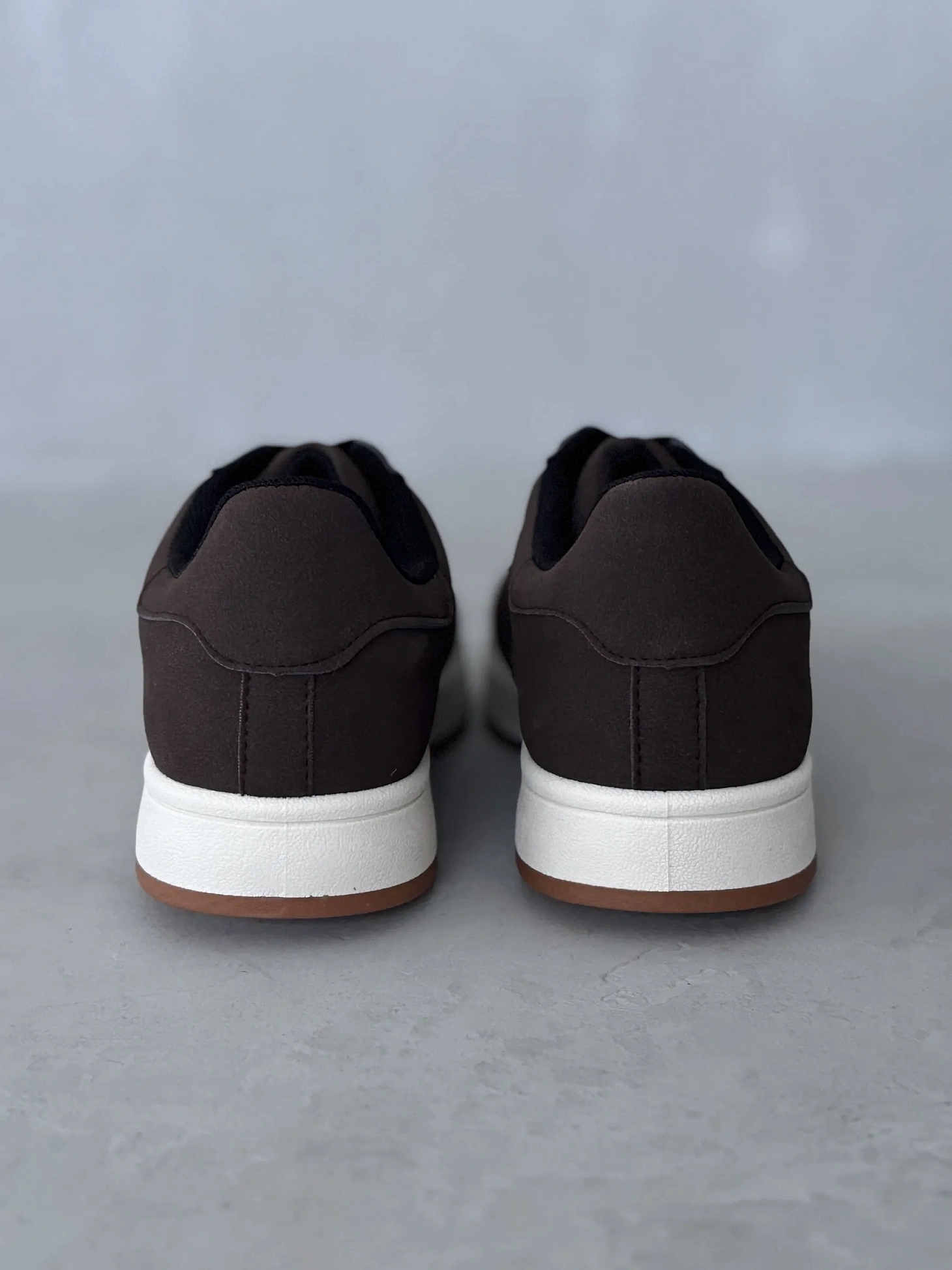 Демисезонные кроссовки спортивные