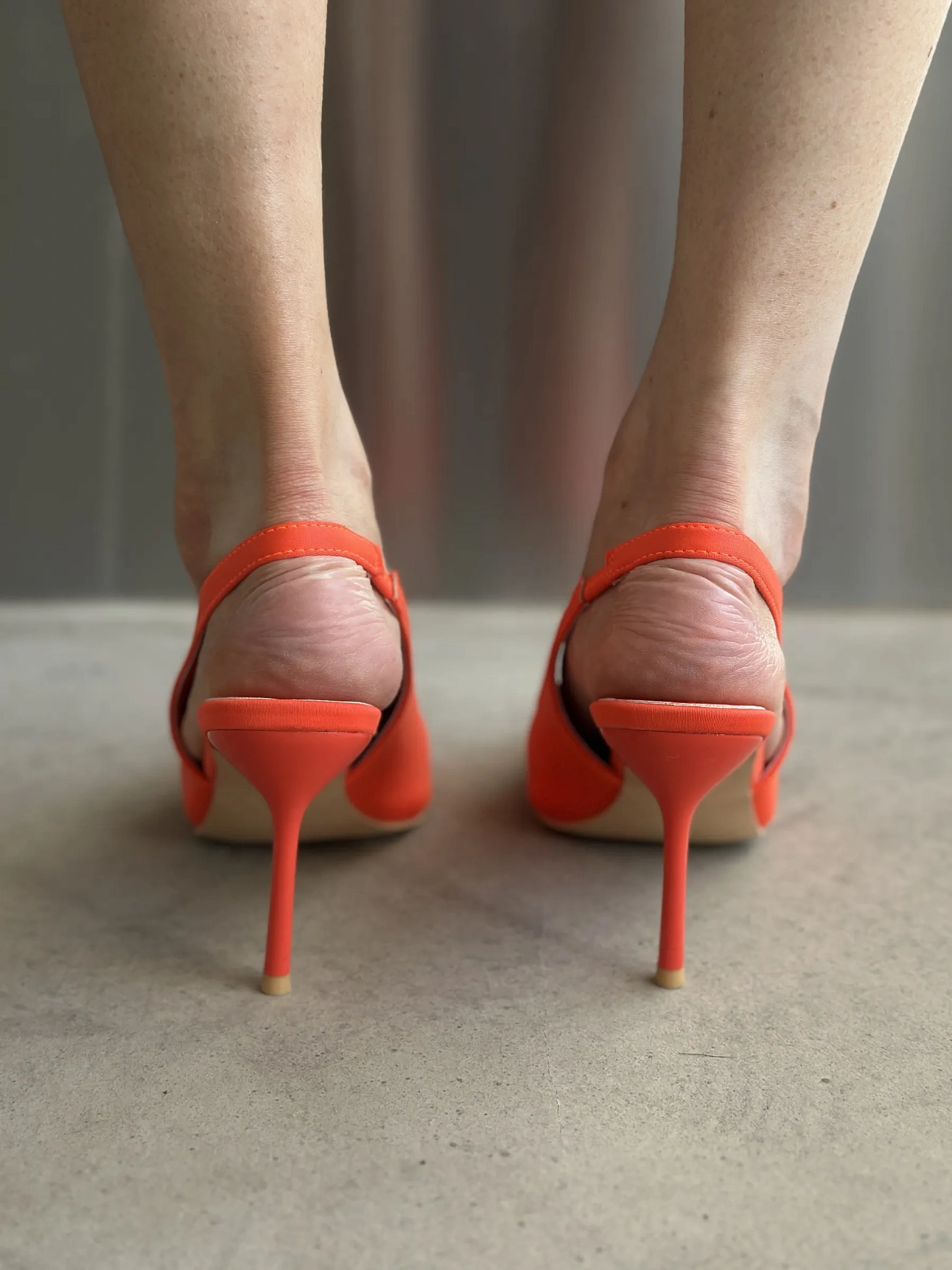 Туфли на каблуке с открытой пяткой лодочки