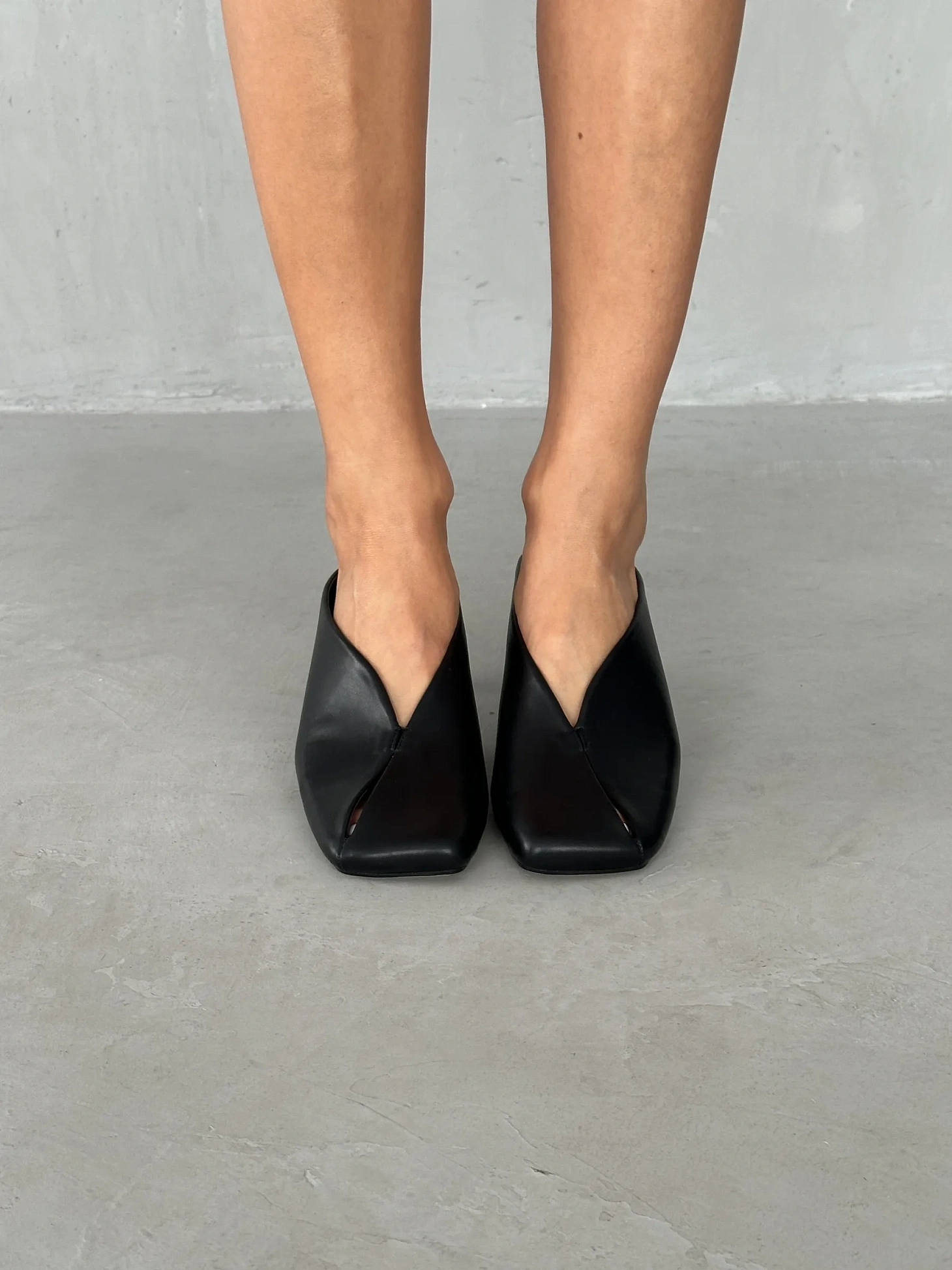 Туфли на низком каблуке мюли лодочки