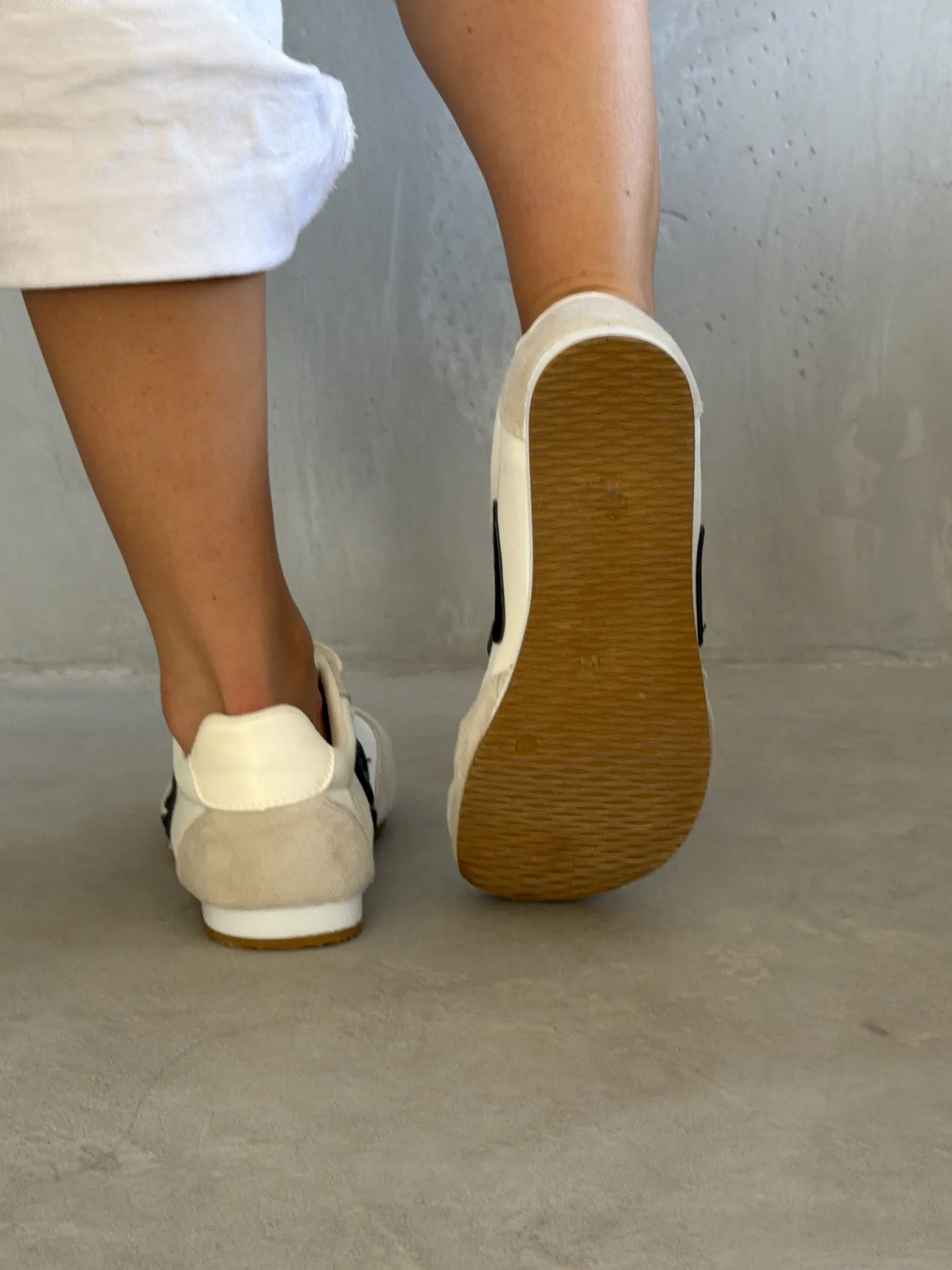 Кроссовки женские весна дышащие спортивные