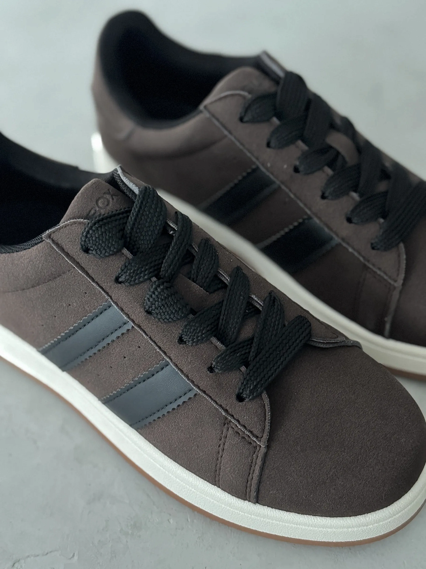 Демисезонные кроссовки спортивные