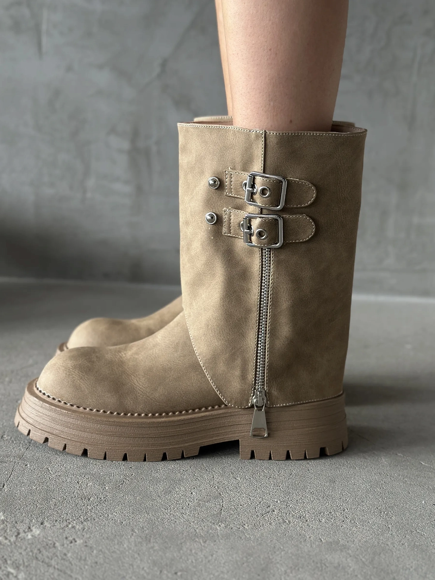 Демисезонные ботинки высокие на платформе