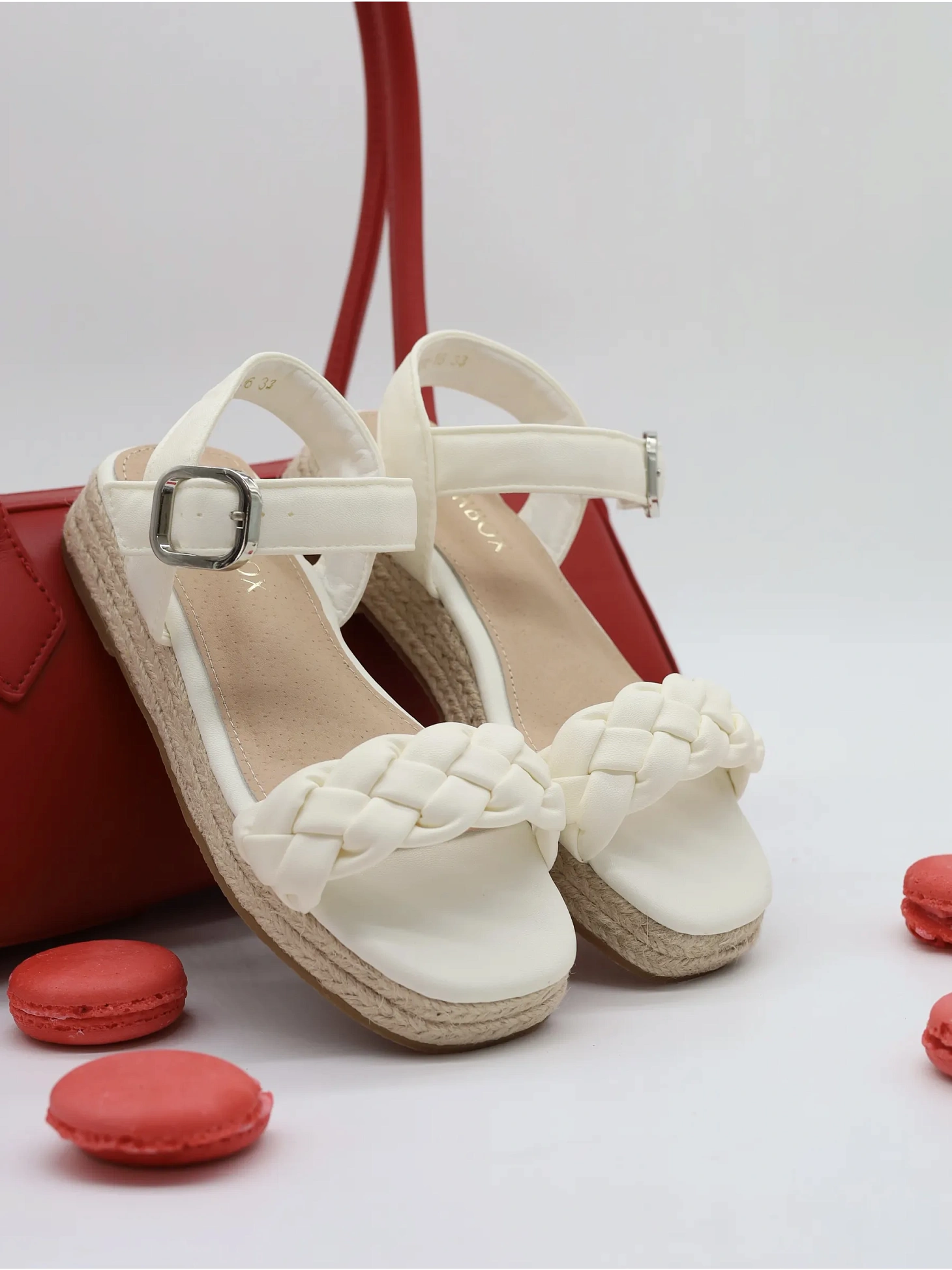 Летние босоножки подростковые на танкетке