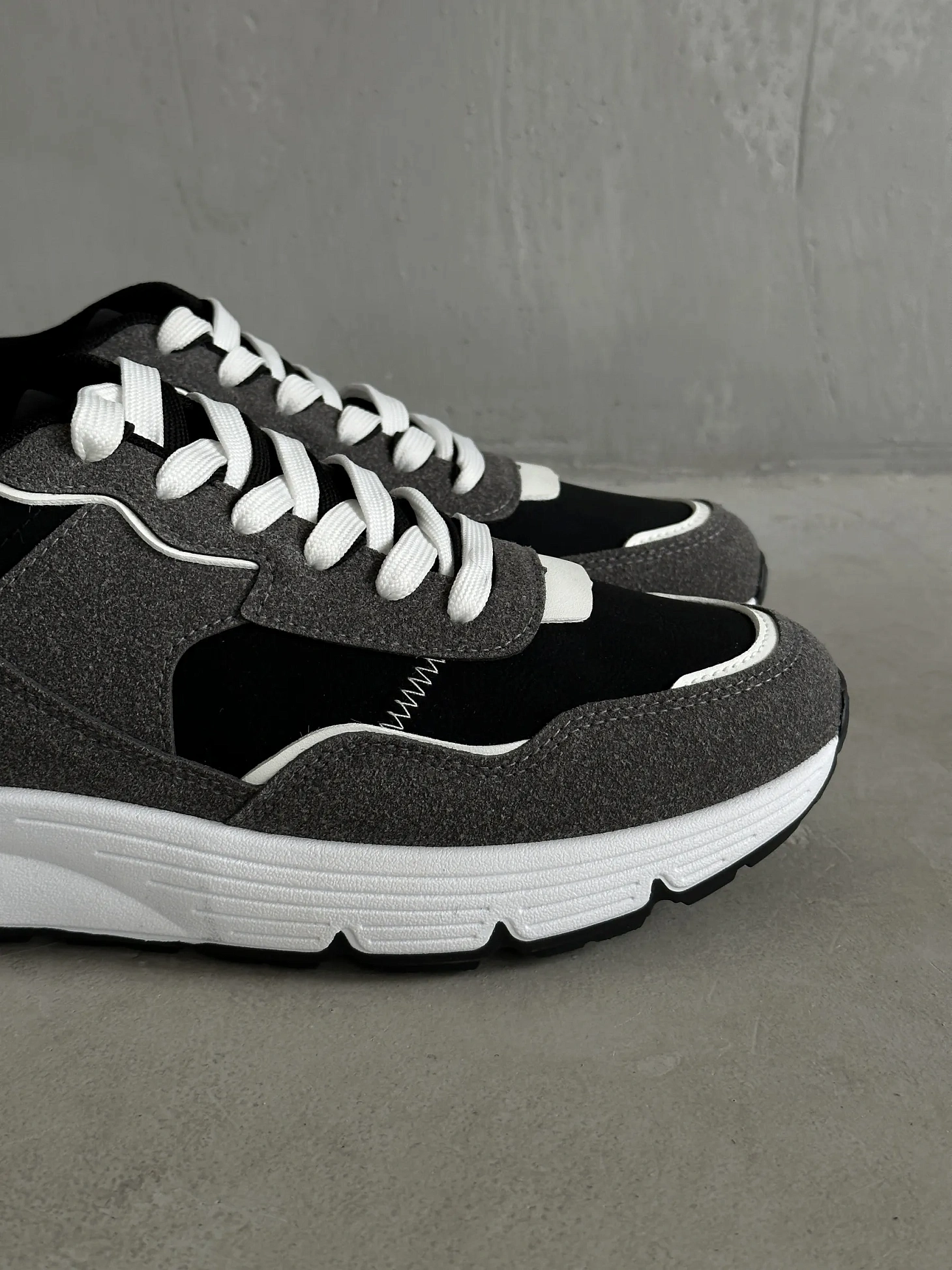 Демисезонные кроссовки спортивные