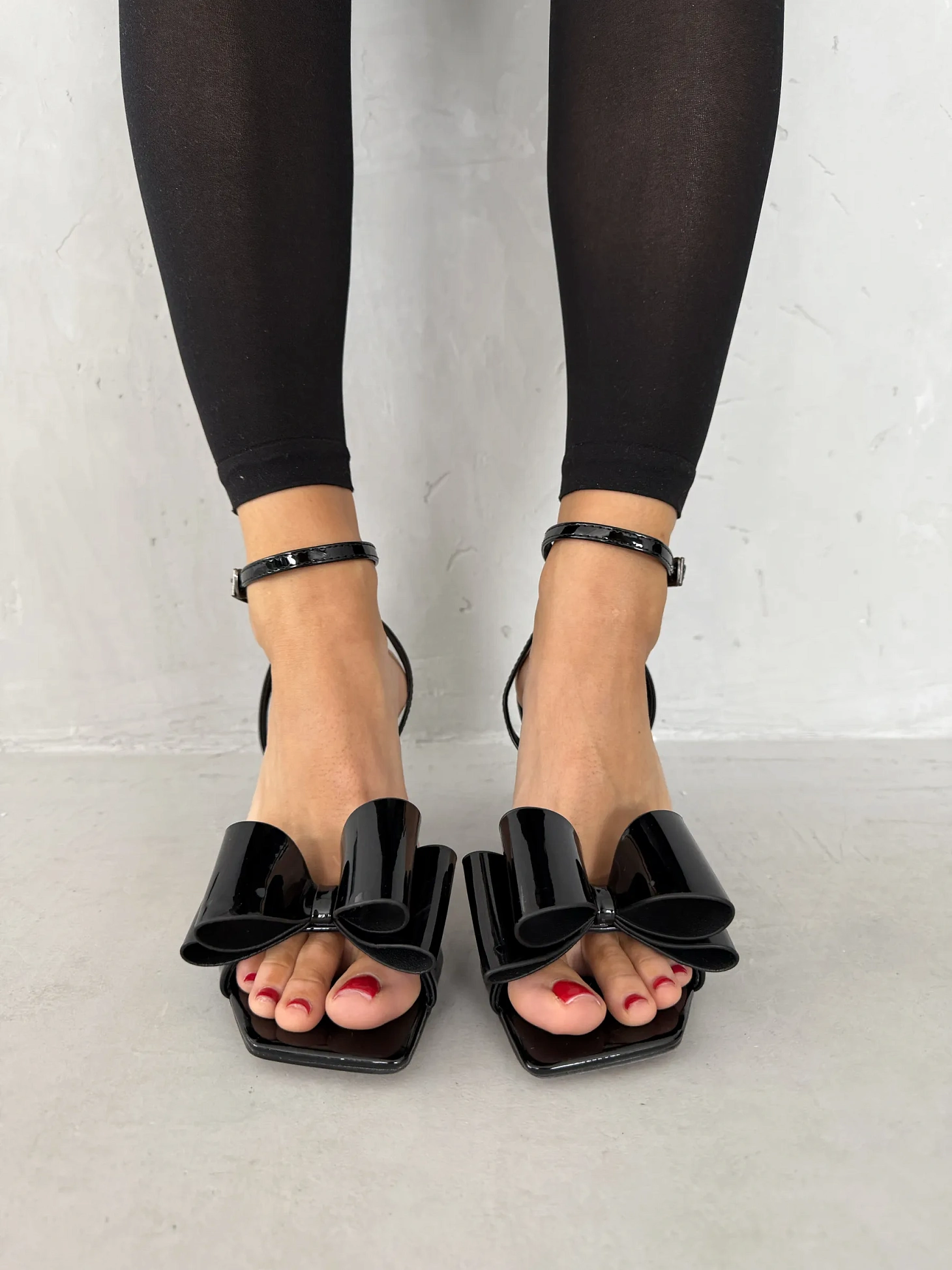 Летние босоножки на шпильке