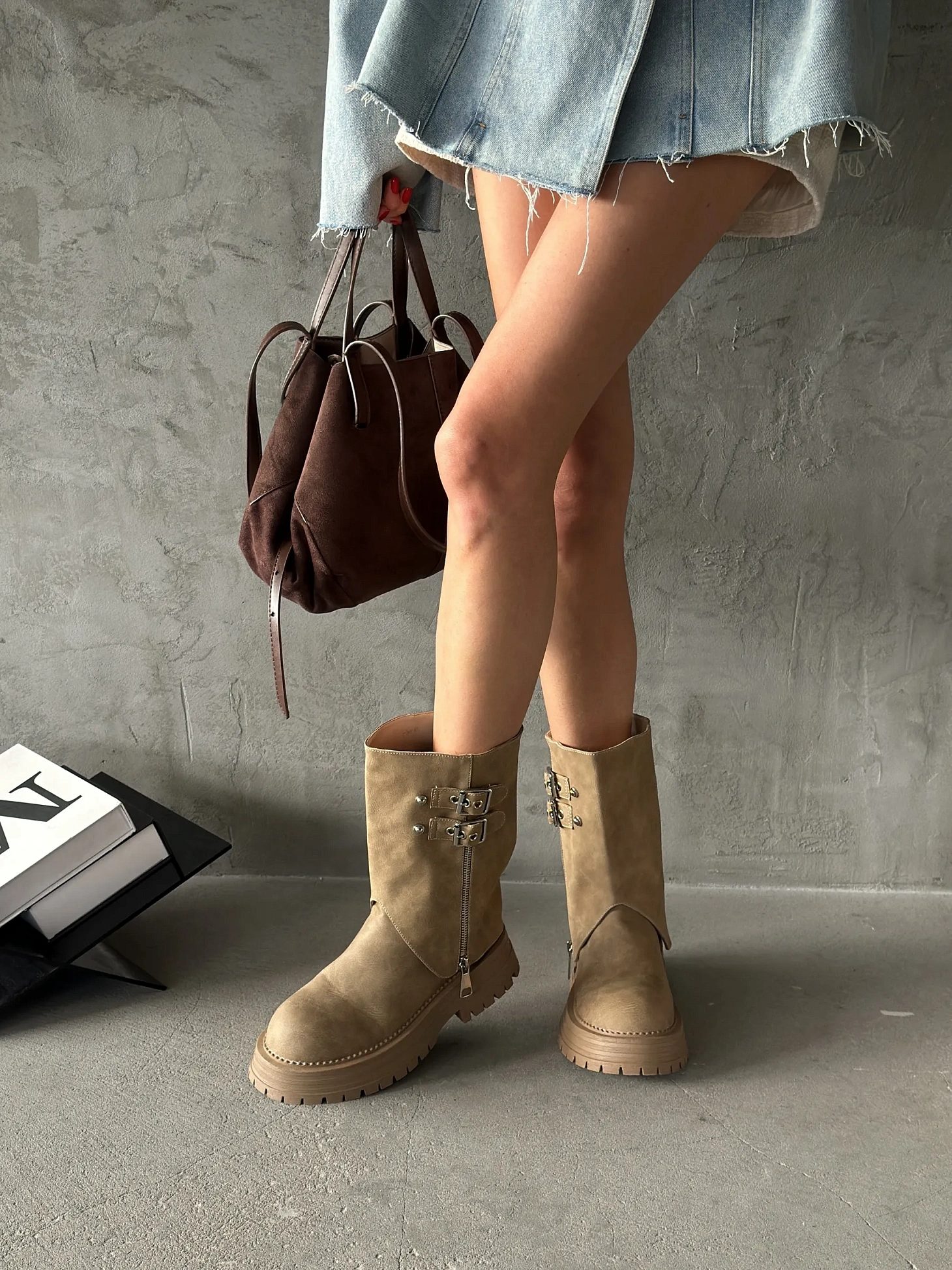 Демисезонные ботинки высокие на платформе