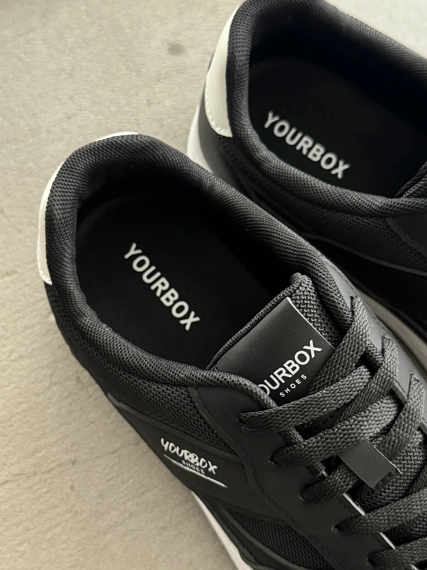 Демисезонные кроссовки спортивные