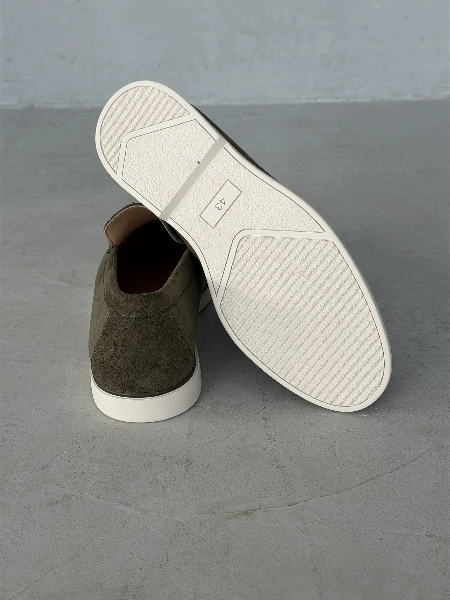 Замшевые лоферы мужские классические на платформе