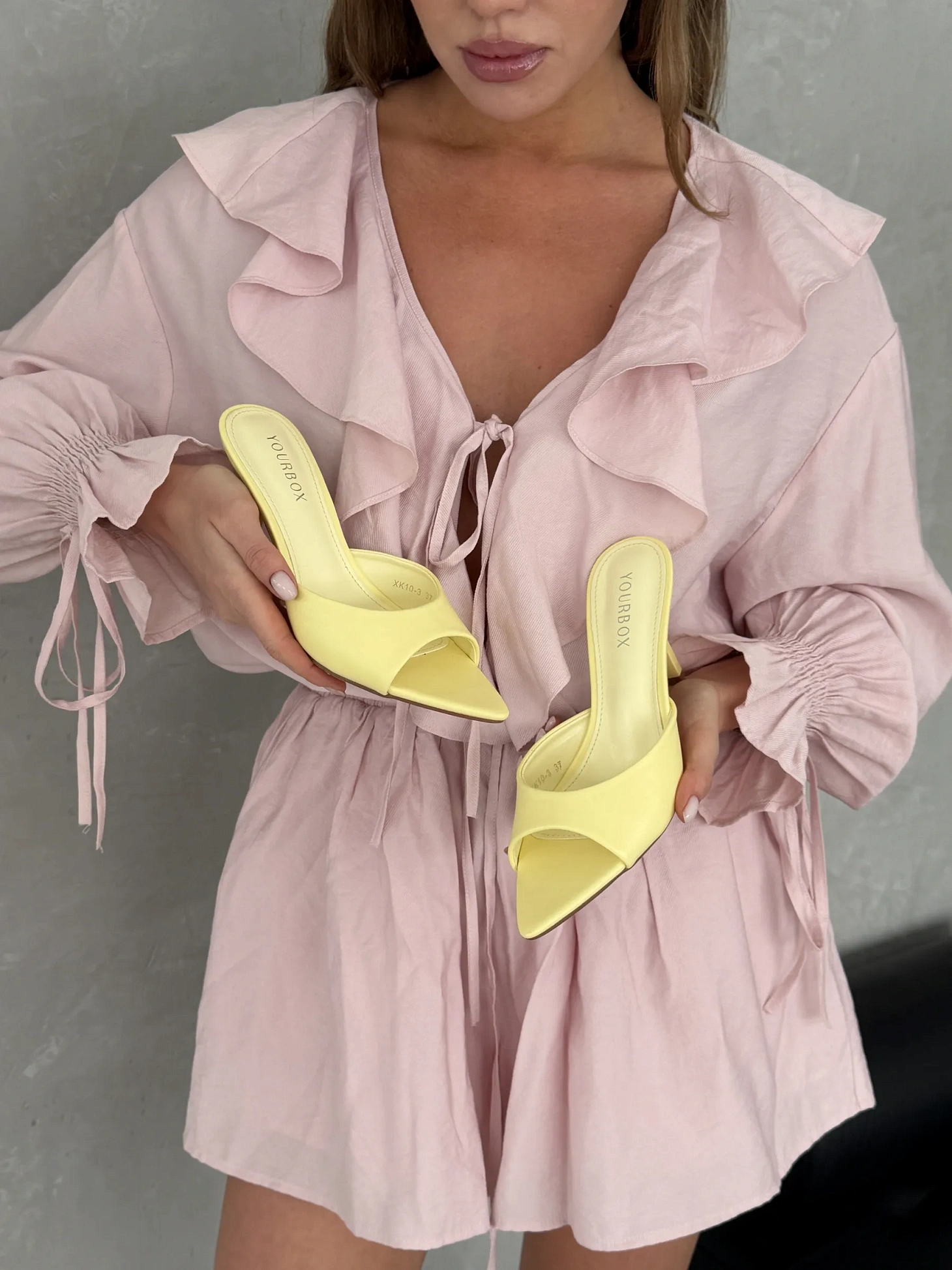 Летние босоножки на шпильке