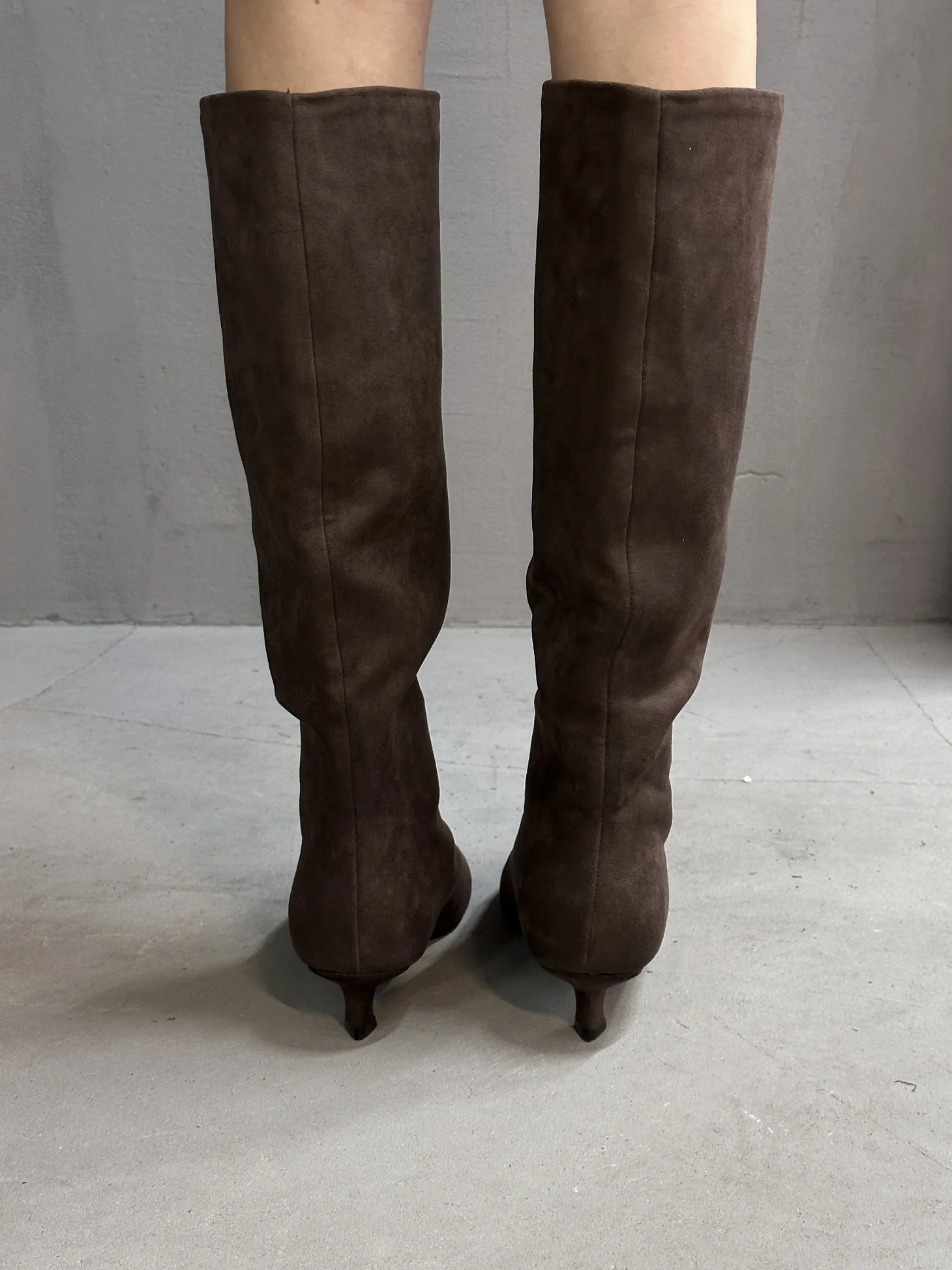 Сапоги женские демисезонные трубы на низком каблуке весенние