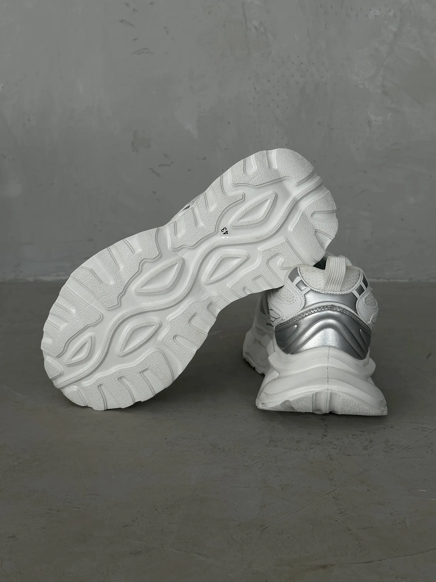 Демисезонные кроссовки мужские спортивные