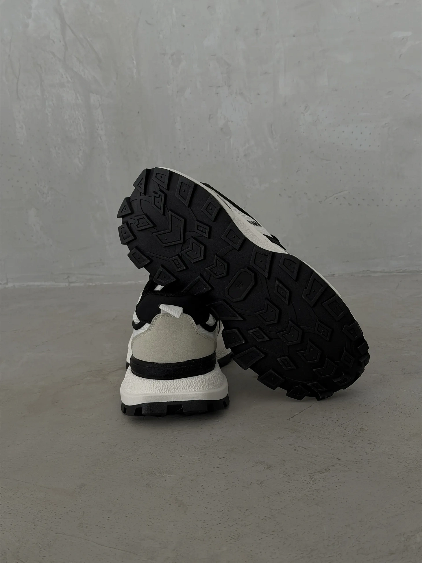 Демисезонные кроссовки спортивные