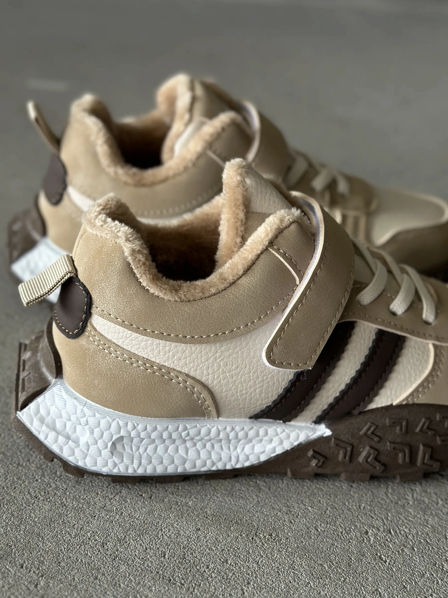 Зимние кроссовки детские на высокой подошве