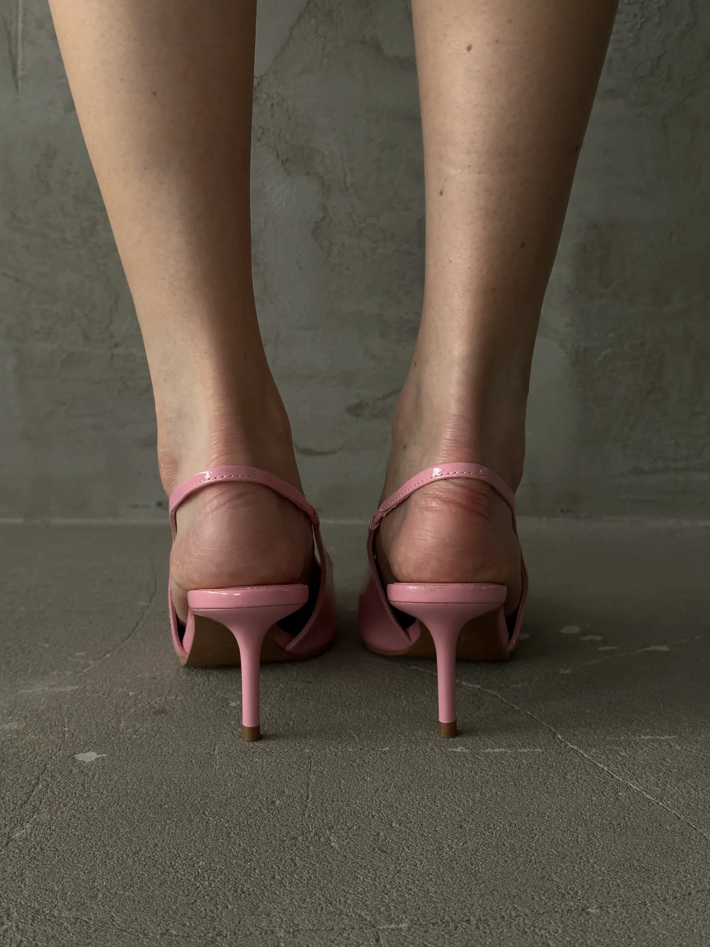 Туфли на каблуке с открытой пяткой лодочки