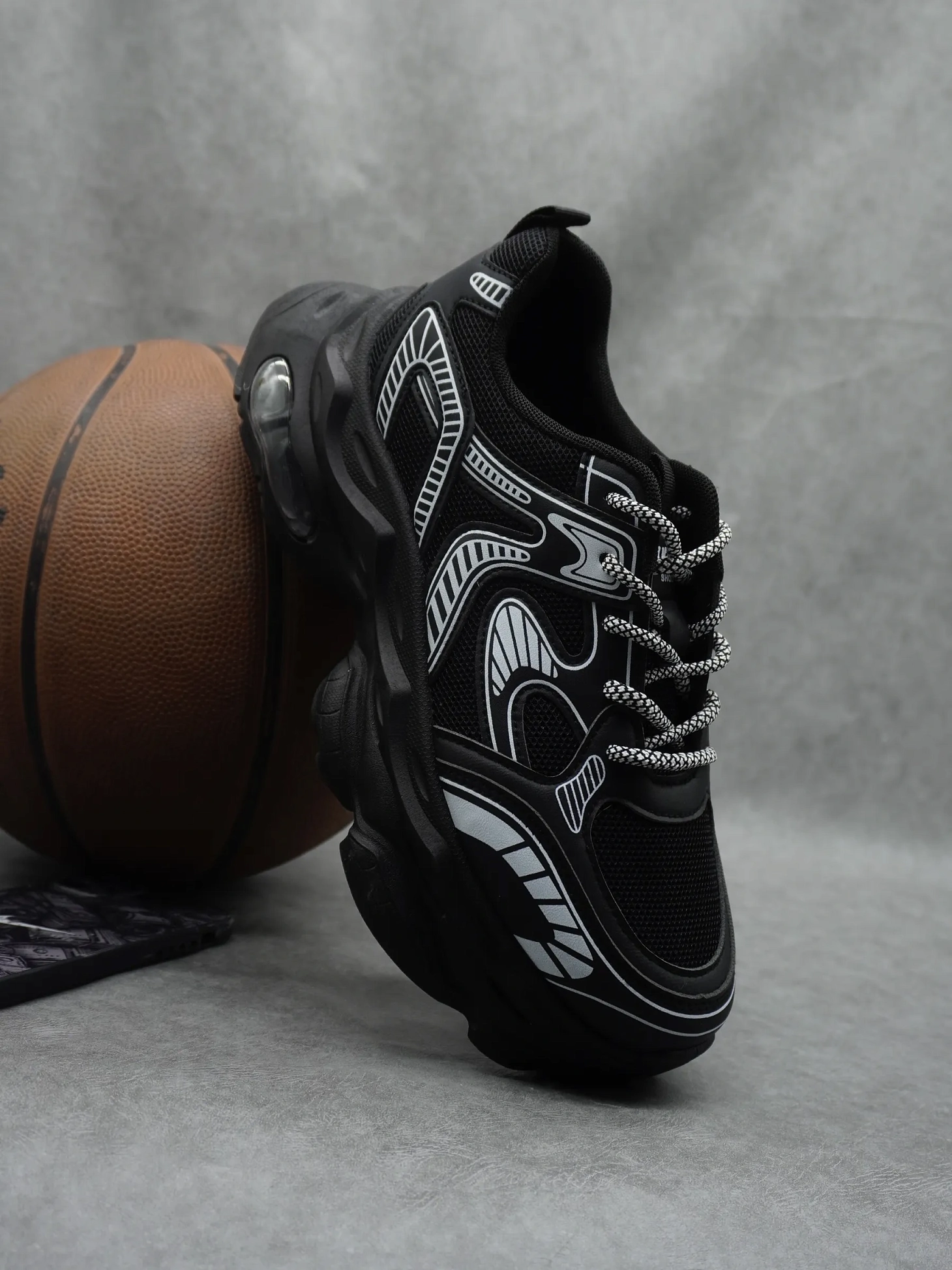 Кроссовки на высокой подошве повседневные