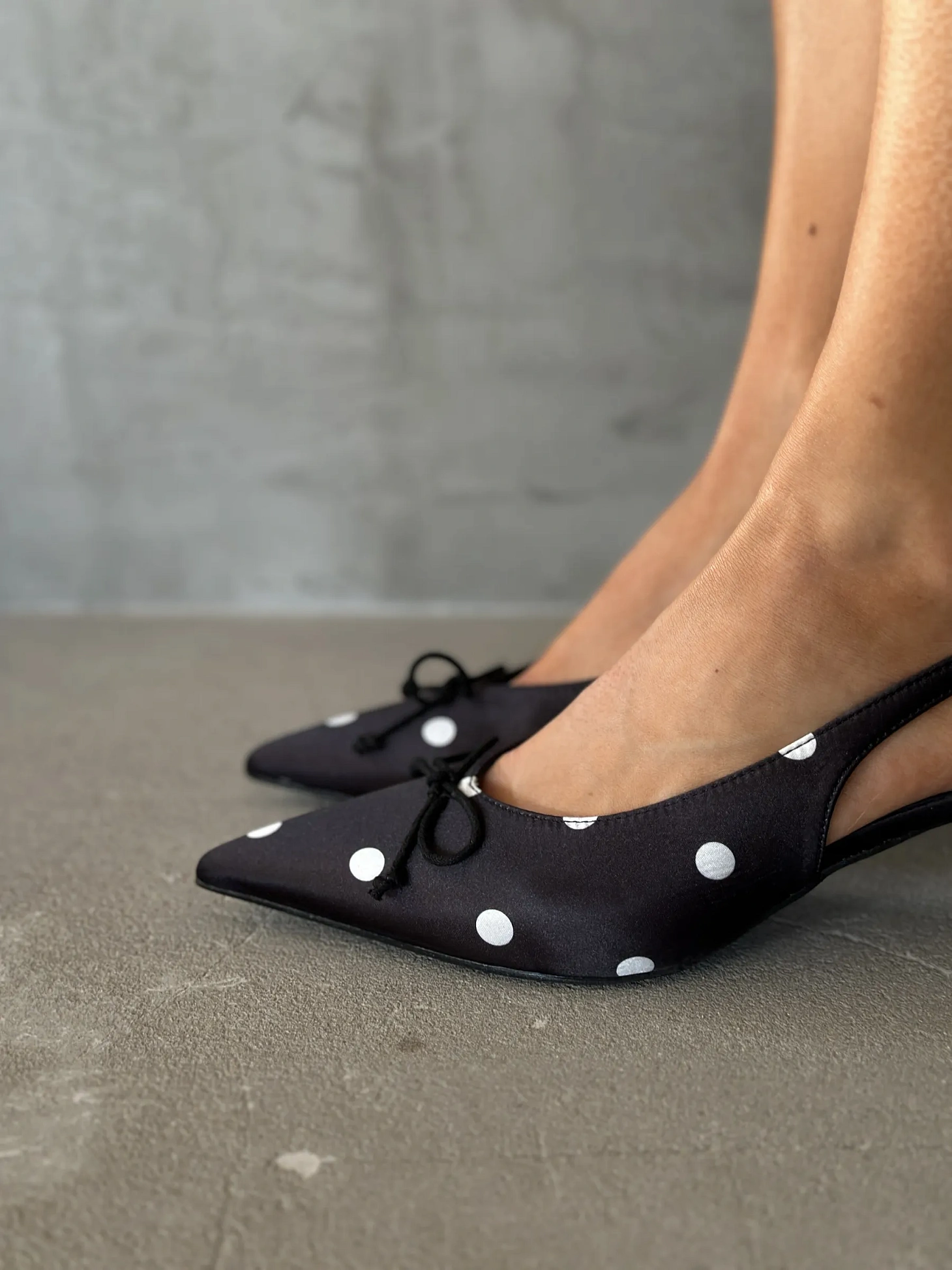 Туфли на каблуке с открытой пяткой лодочки