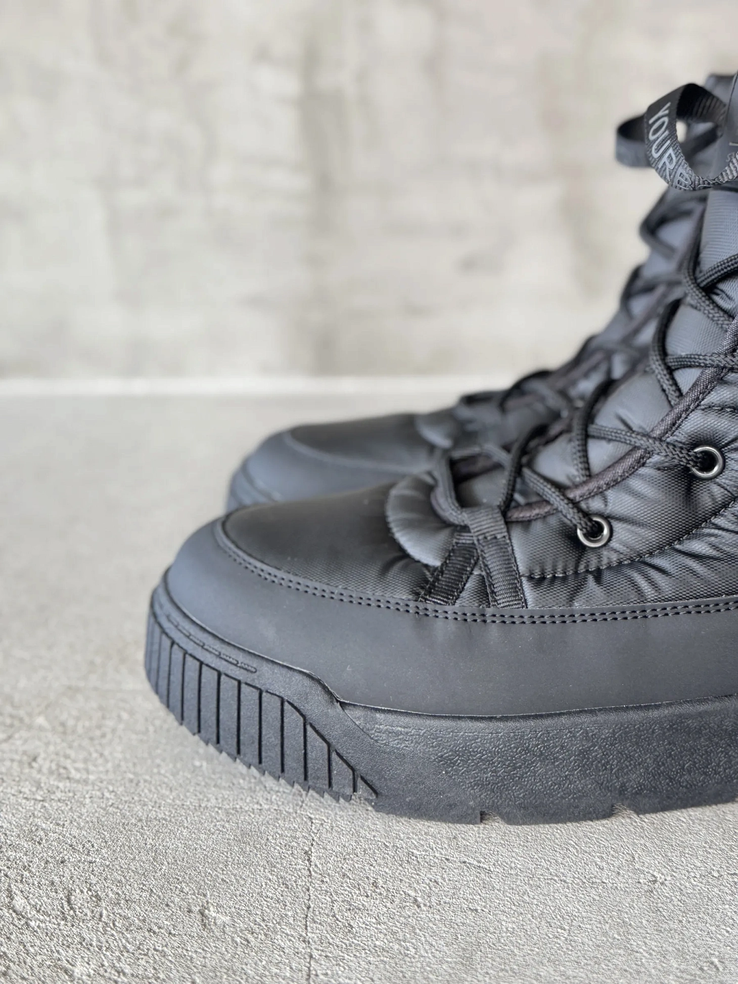 Зимние дутики на шнуровке высокие кроссовки