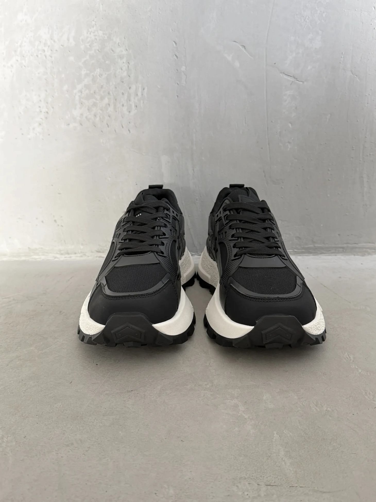 Демисезонные кроссовки спортивные