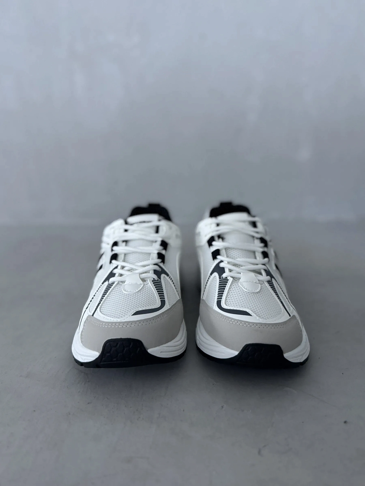 Кроссовки на высокой подошве повседневные