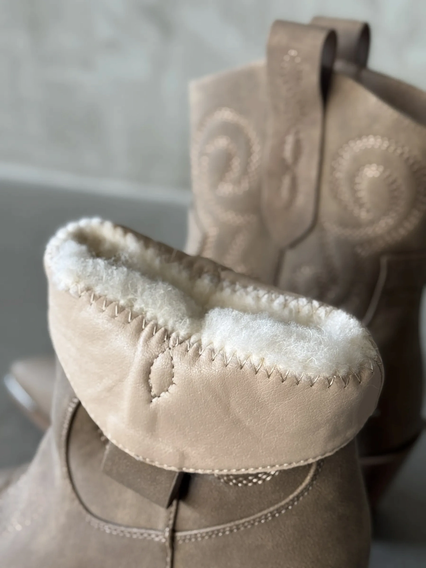 Казаки женские экокожа шерсть