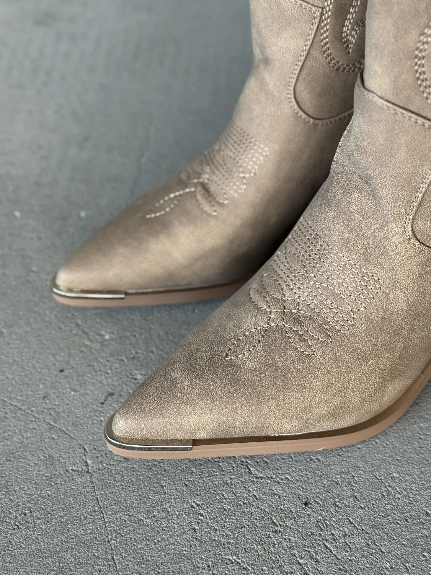 Казаки женские экокожа шерсть