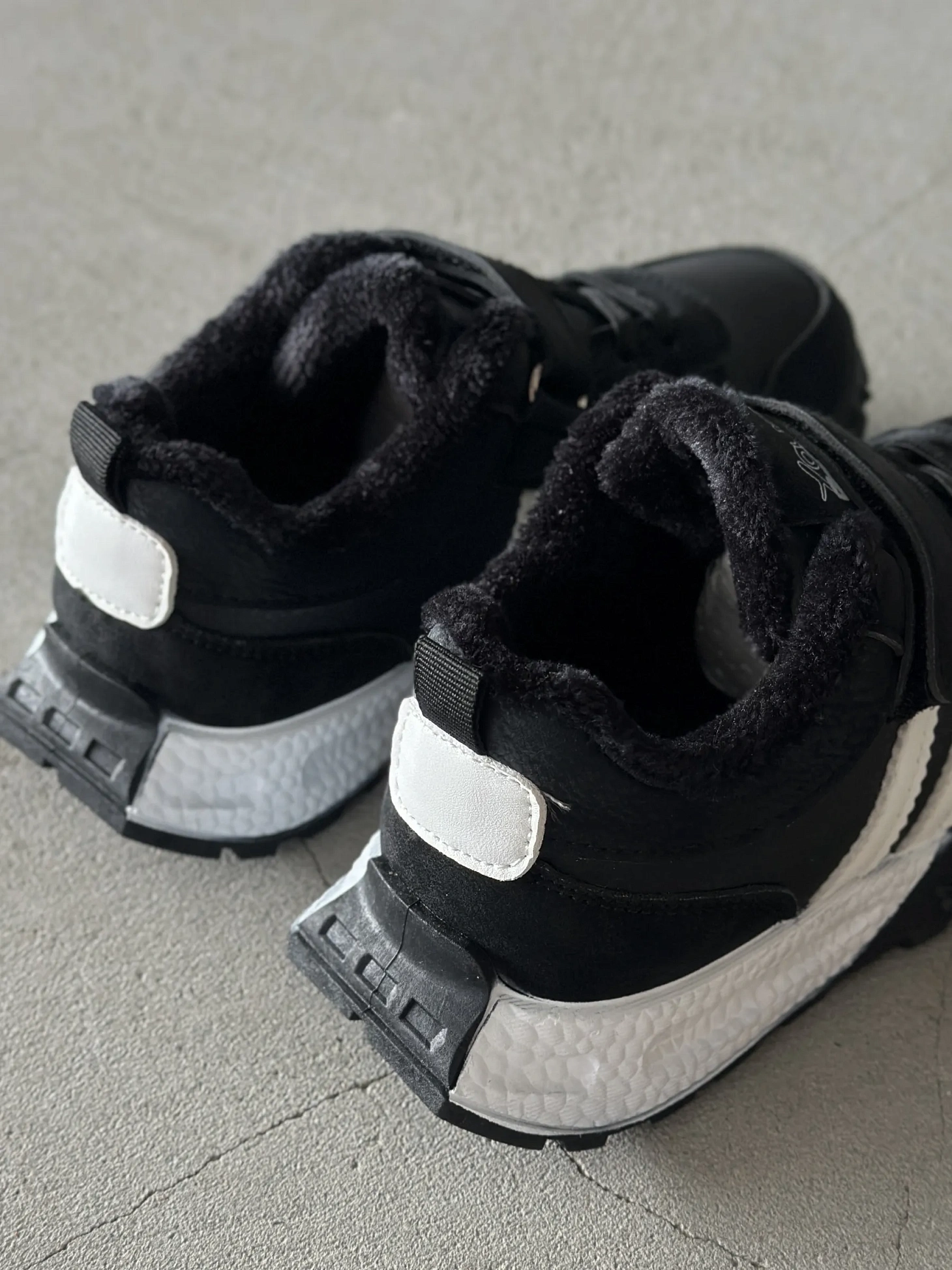 Зимние кроссовки детские на высокой подошве