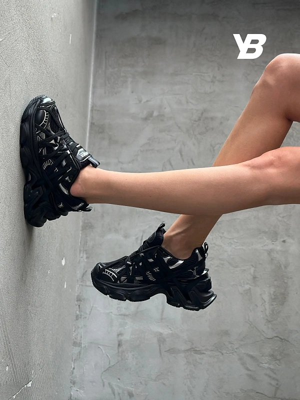 Кроссовки на высокой платформе