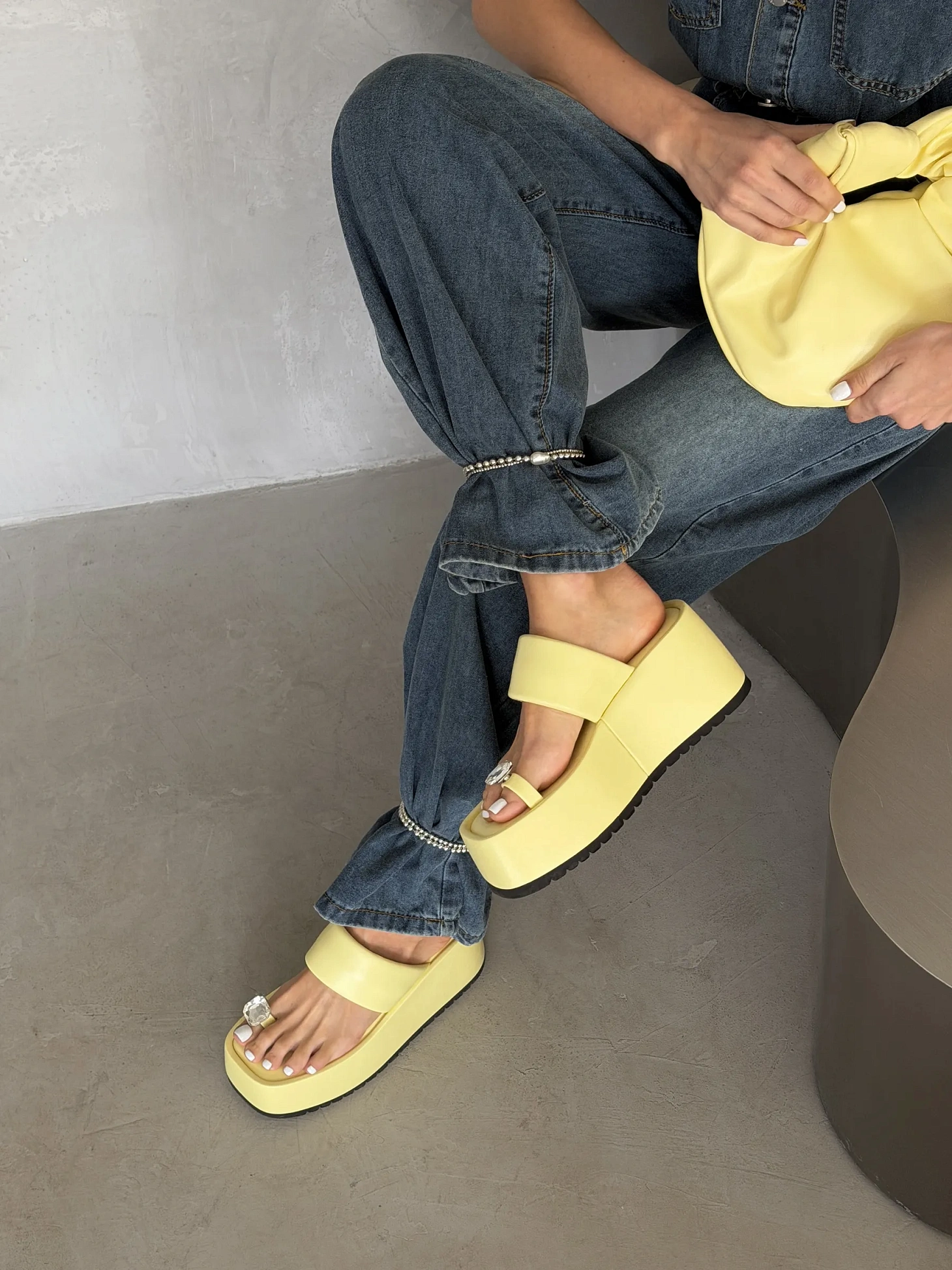 Летние босоножки женские на танкетке