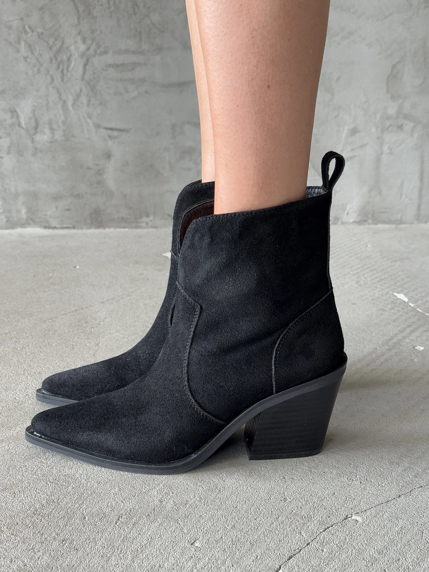 Демисезонные ботильоны казаки на каблуке