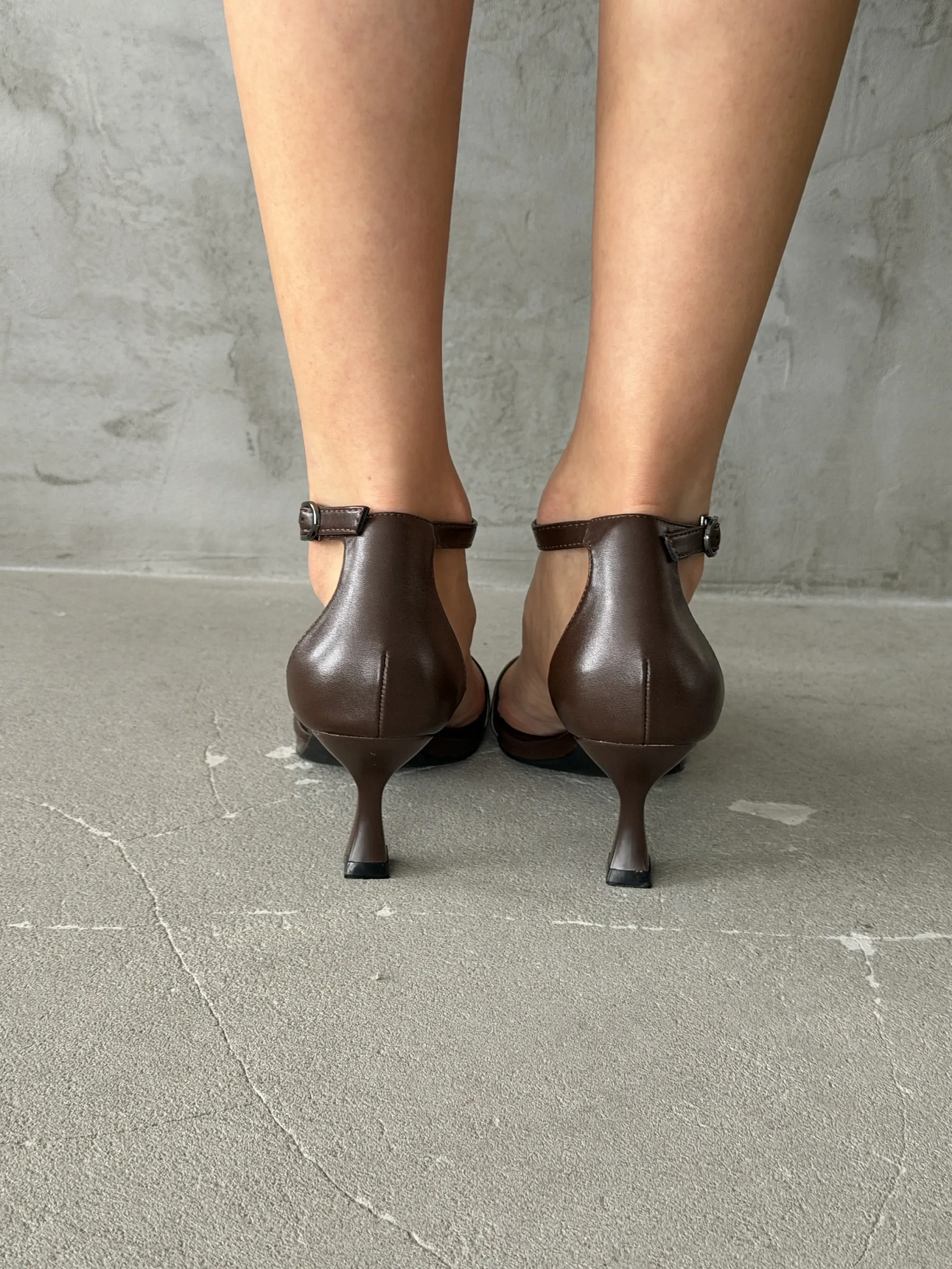 Летние босоножки на шпильке