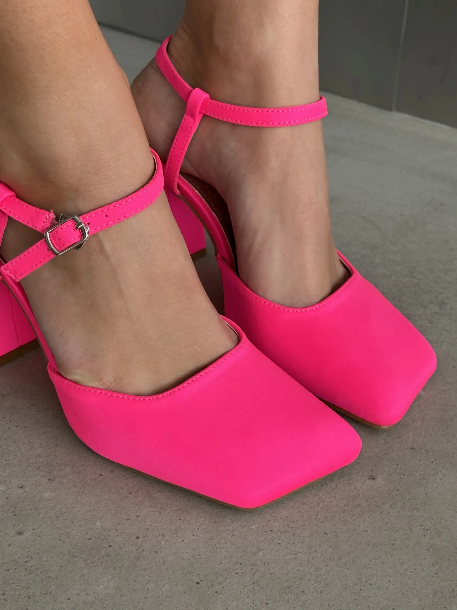 Туфли женские на каблуке с открытой пяткой вечерние