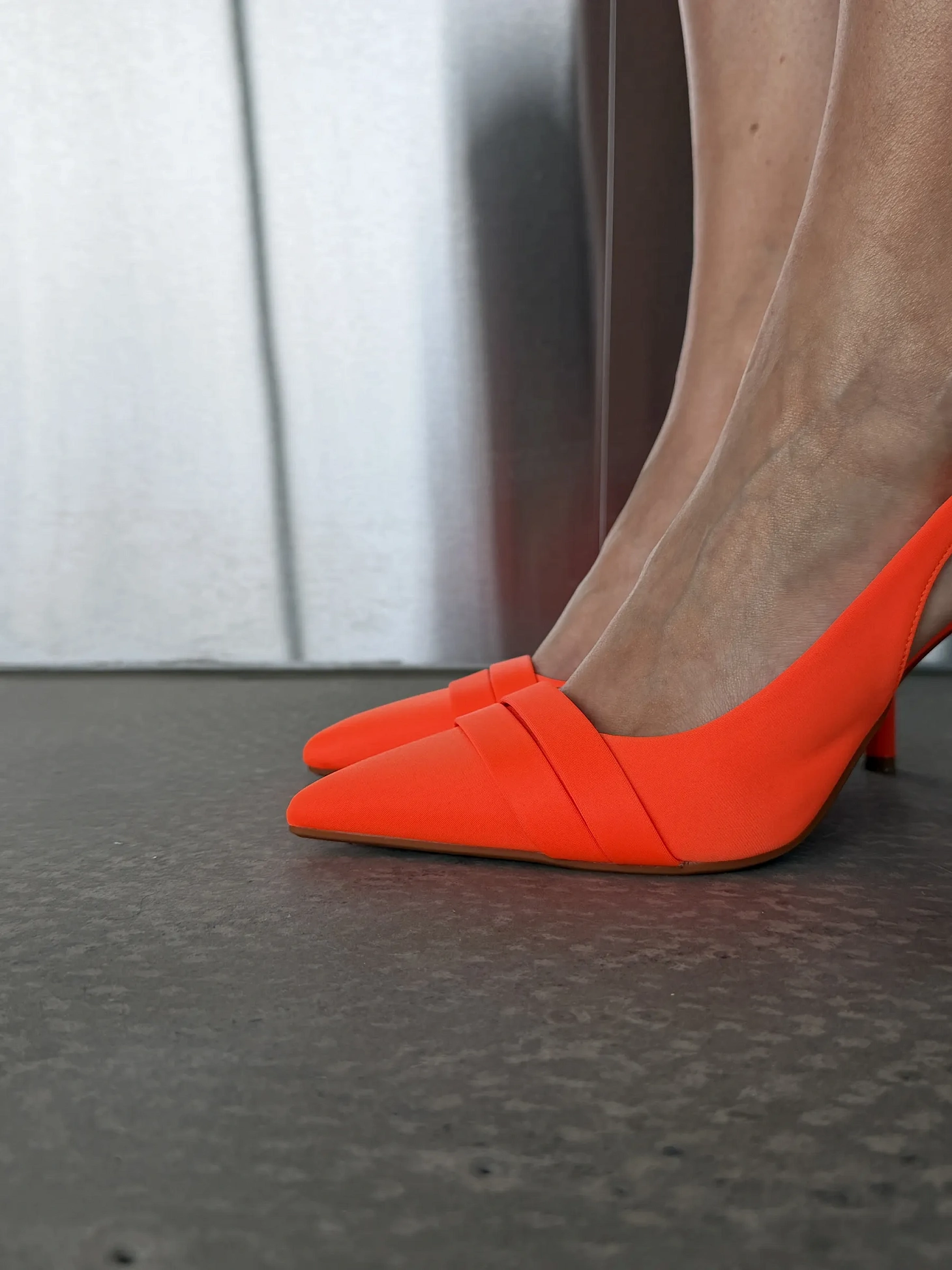 Туфли на каблуке с открытой пяткой лодочки