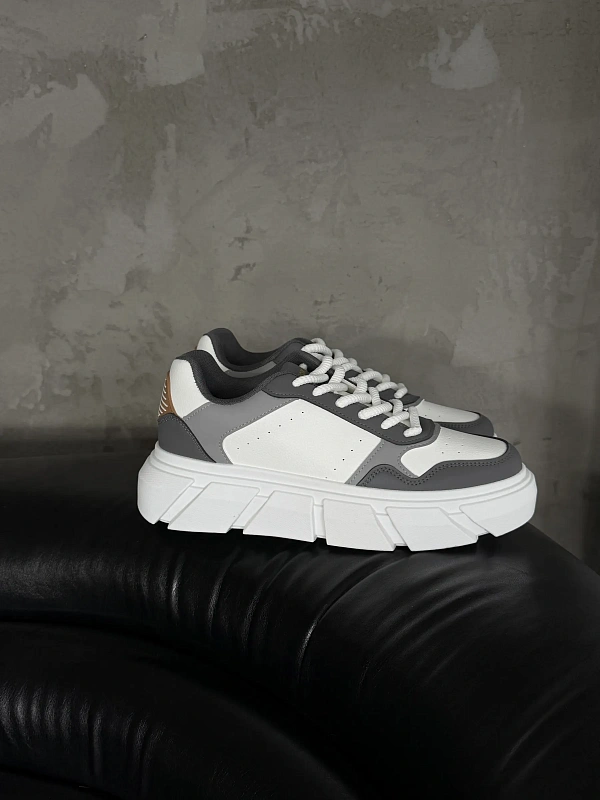 Демисезонные кроссовки высокие кеды