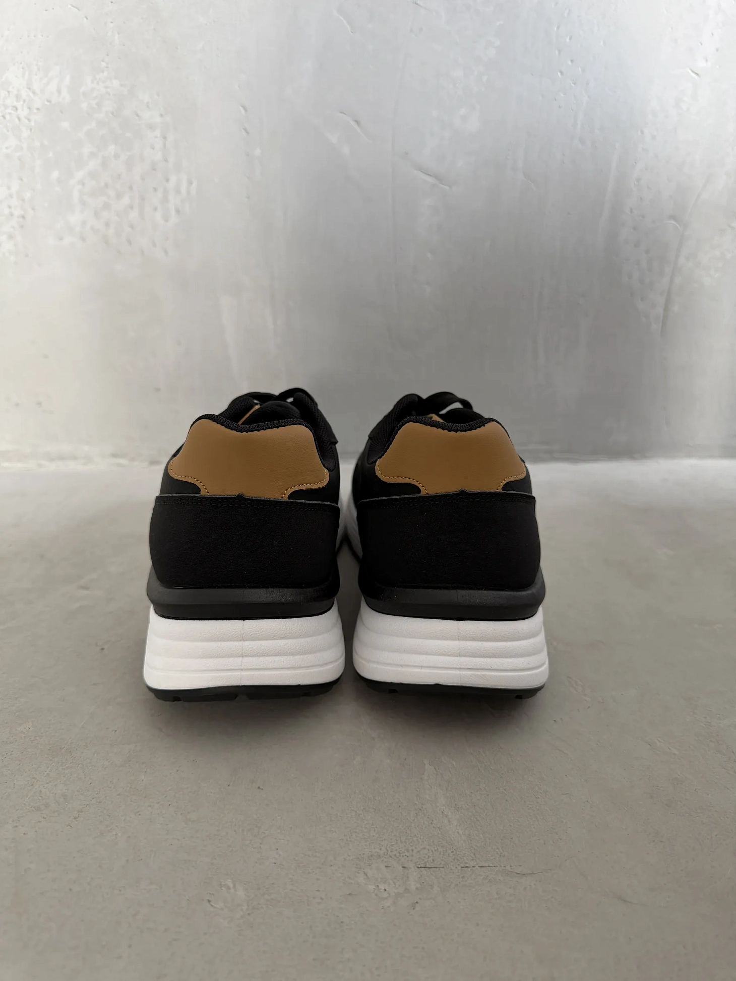 Демисезонные кроссовки спортивные