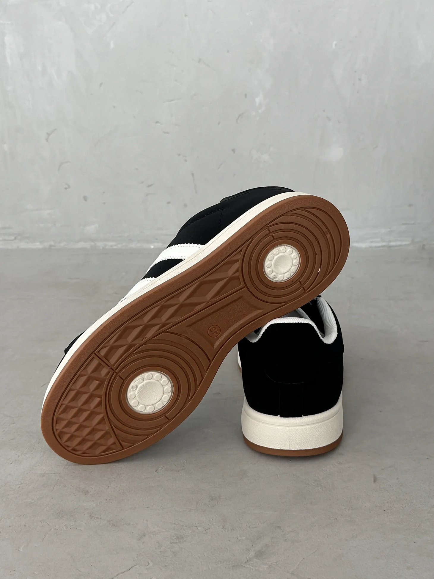 Демисезонные кроссовки спортивные