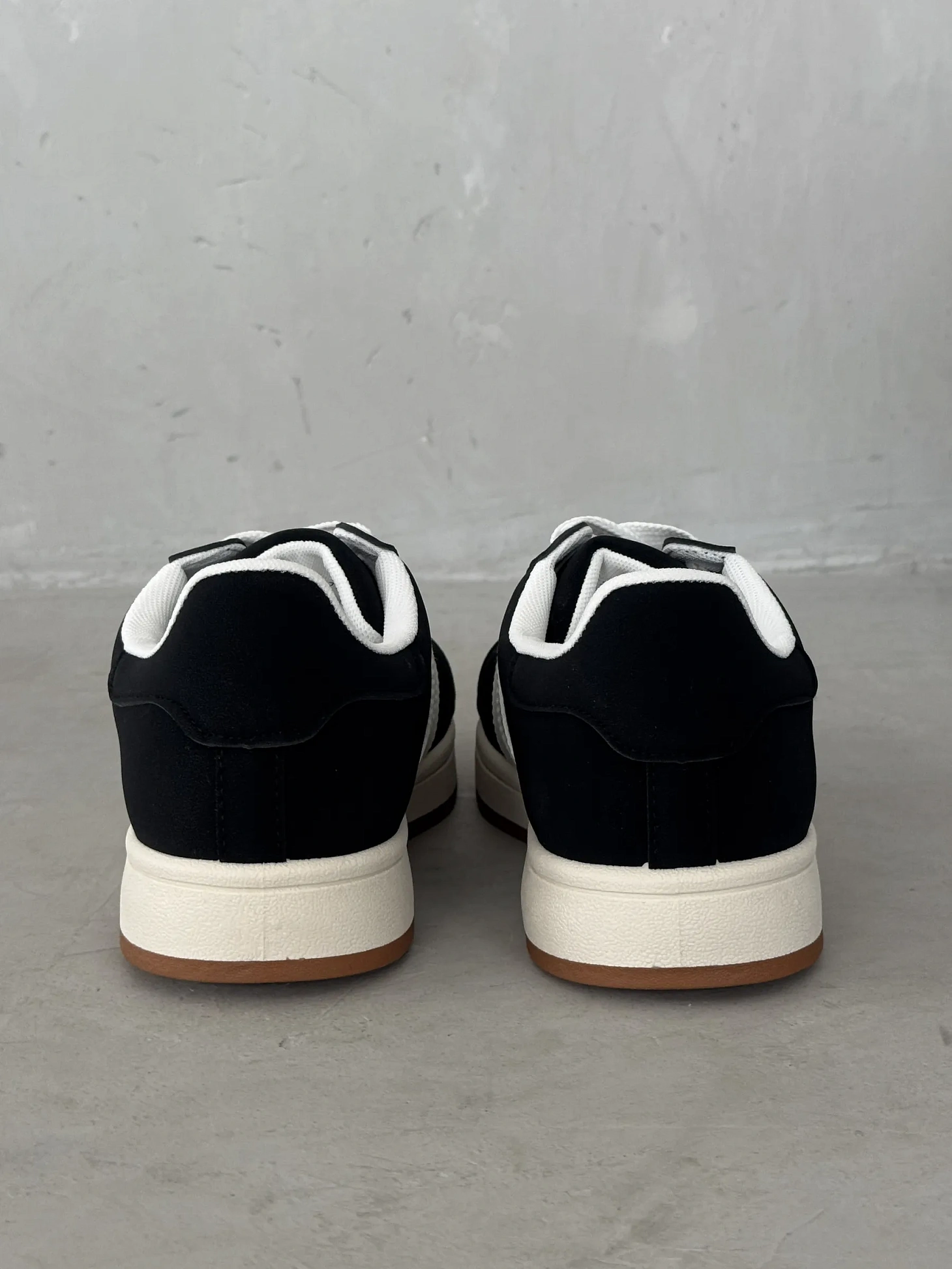 Демисезонные кроссовки спортивные