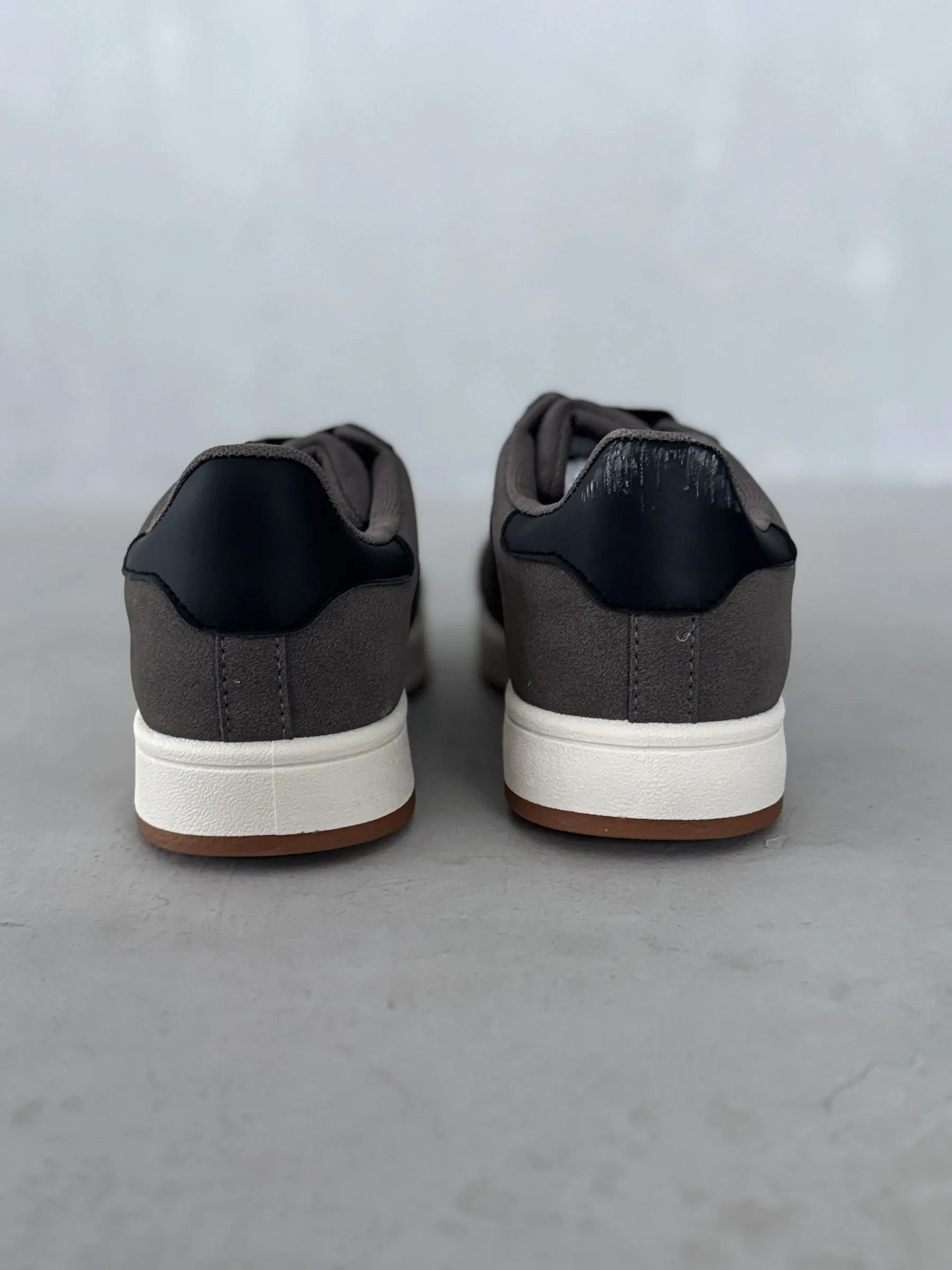 Демисезонные кроссовки спортивные