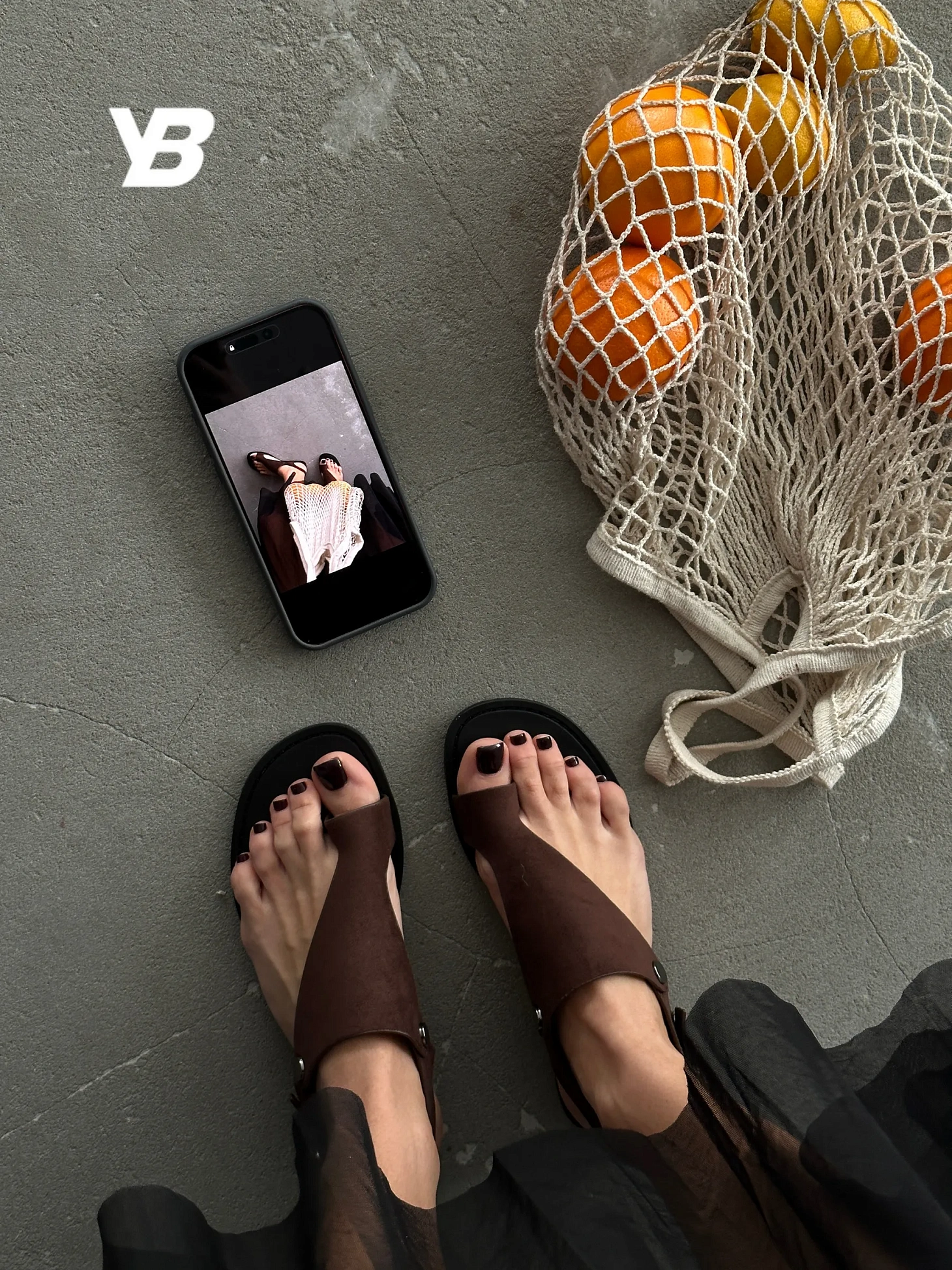 Летние босоножки женские через палец на плоской подошве