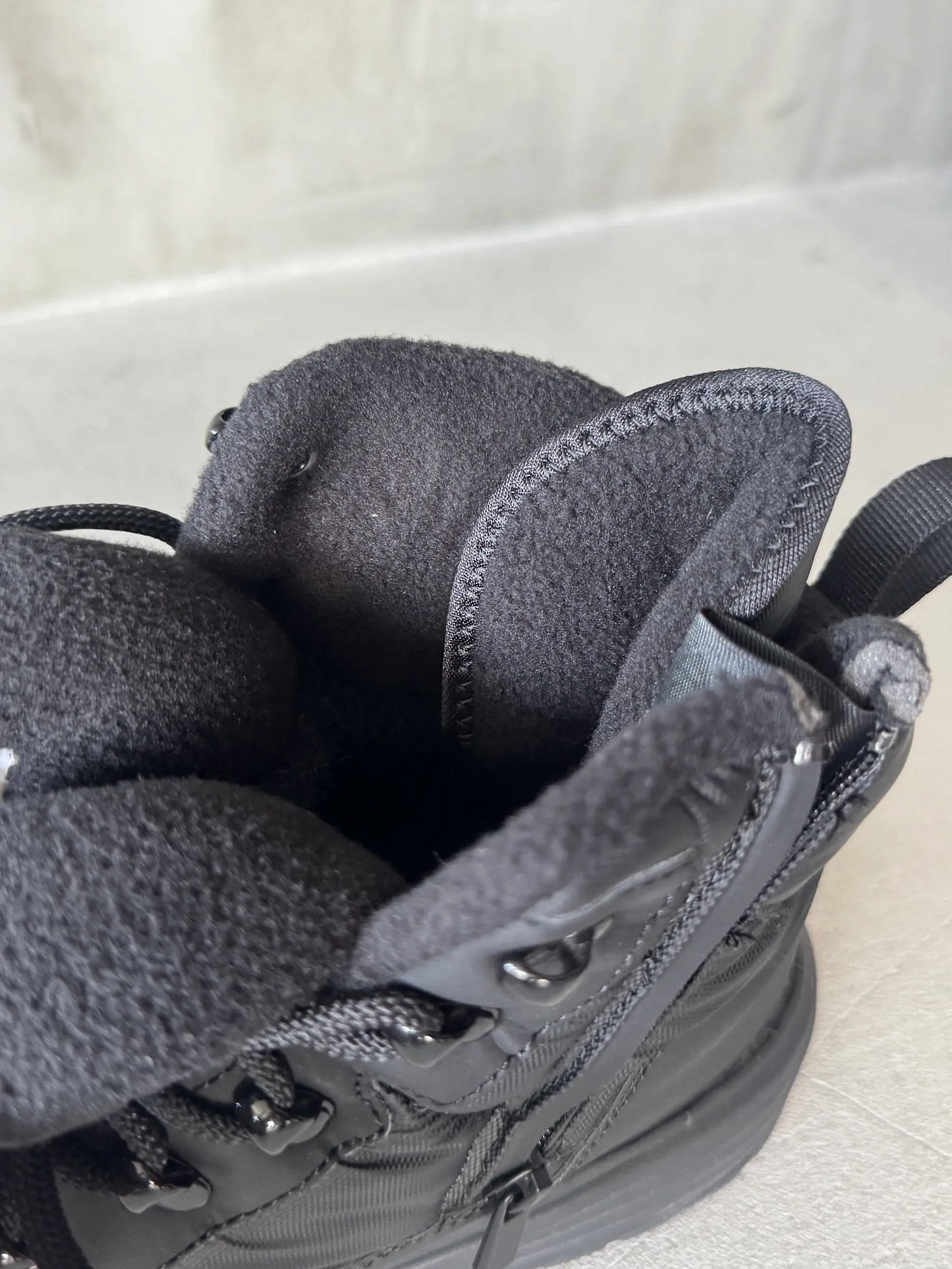 Зимние дутики на шнуровке высокие кроссовки