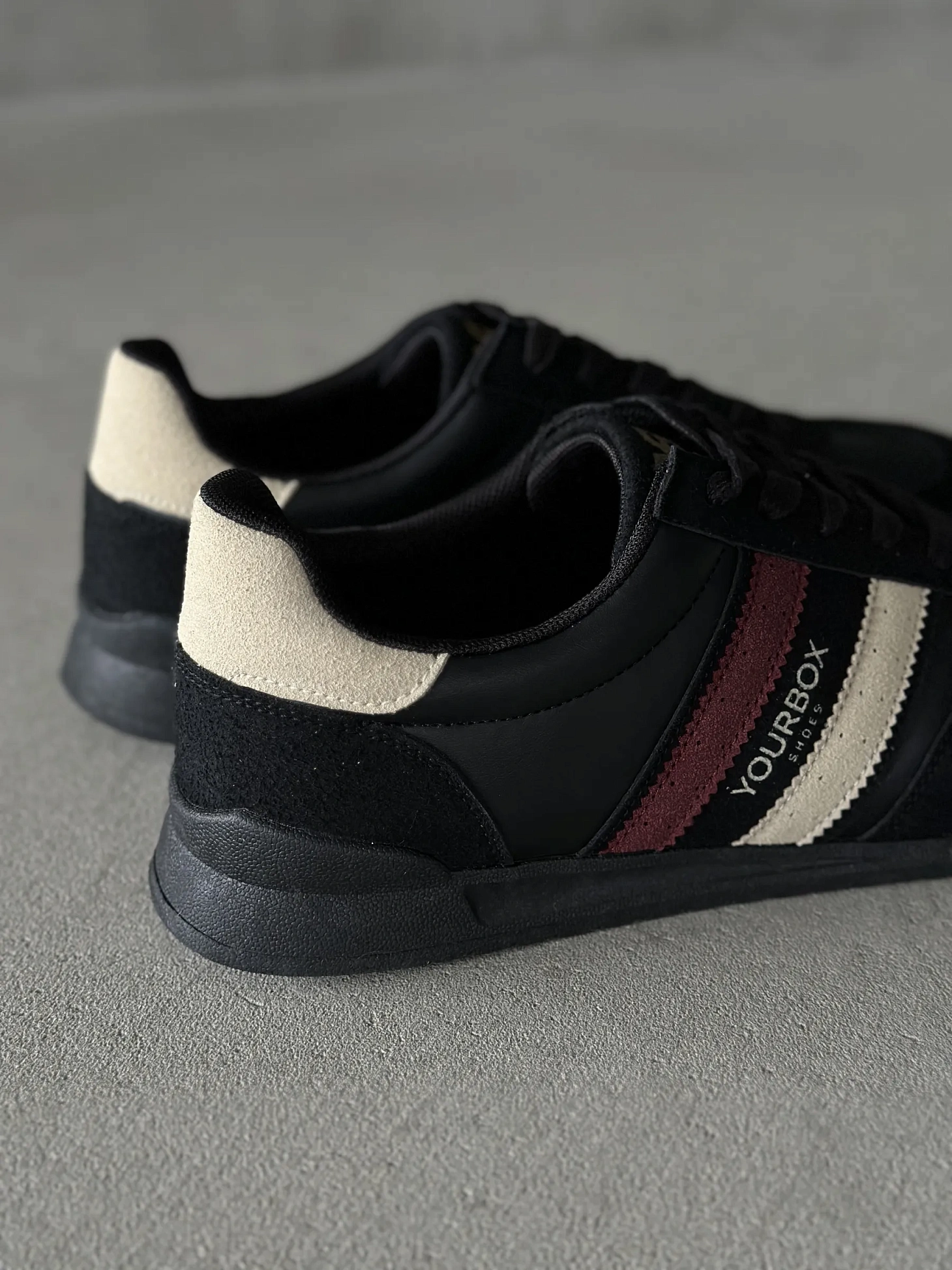 Демисезонные кроссовки на тонкой подошве