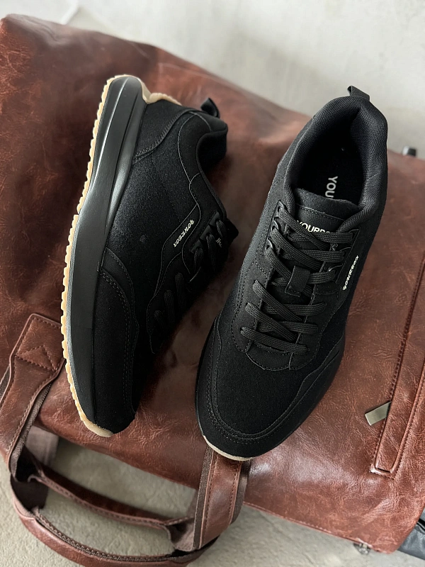 Демисезонные кроссовки спортивные