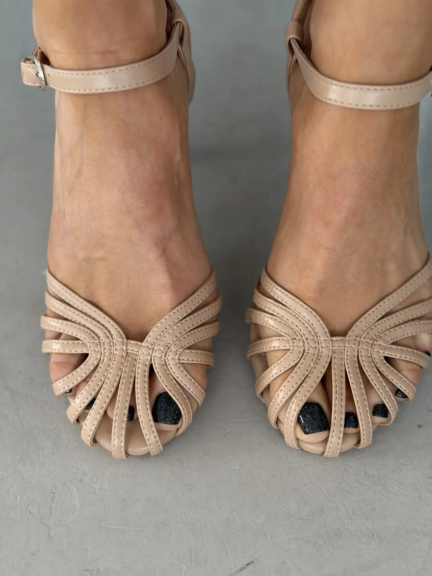 Летние босоножки на каблуке