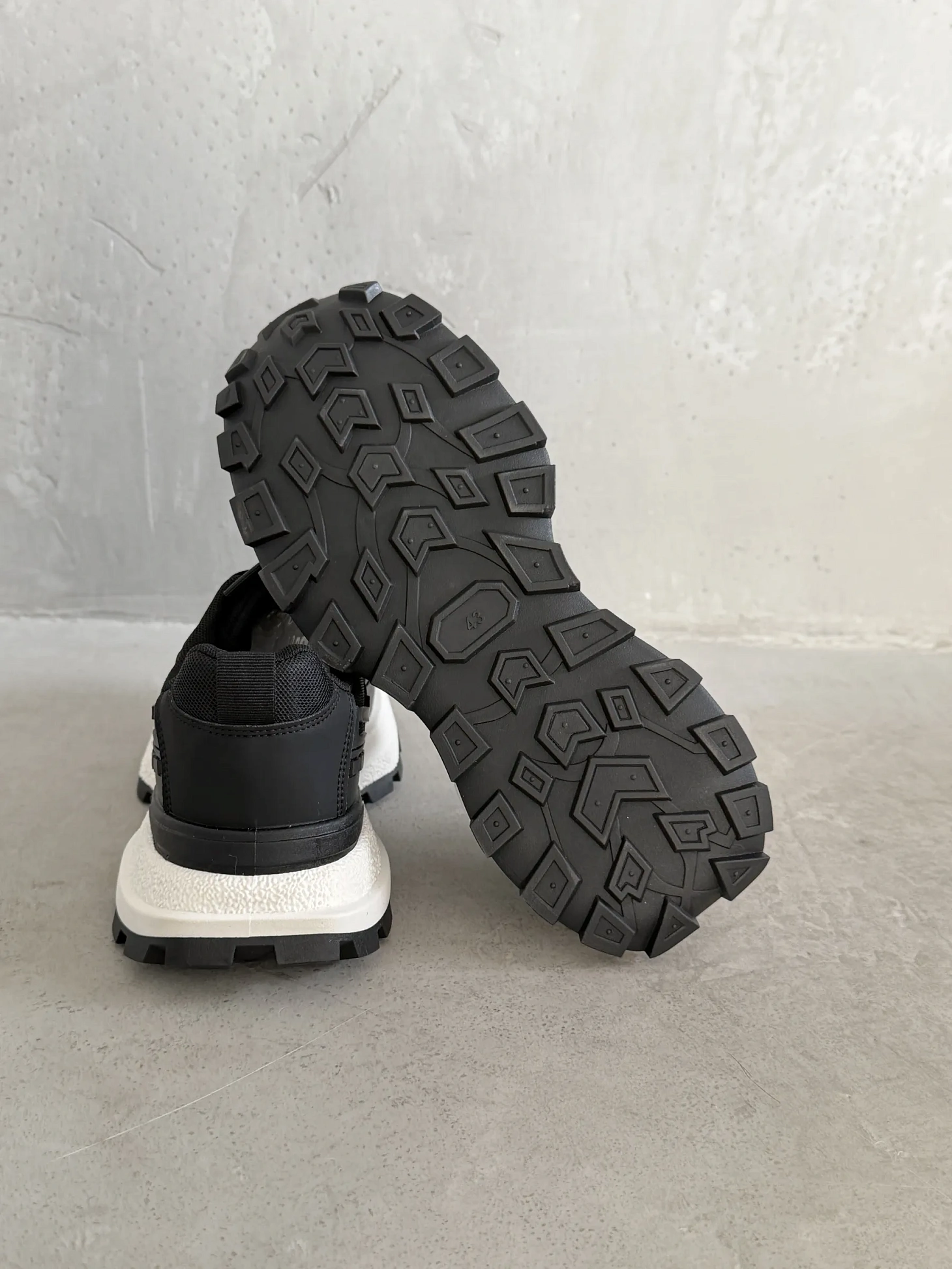 Демисезонные кроссовки спортивные