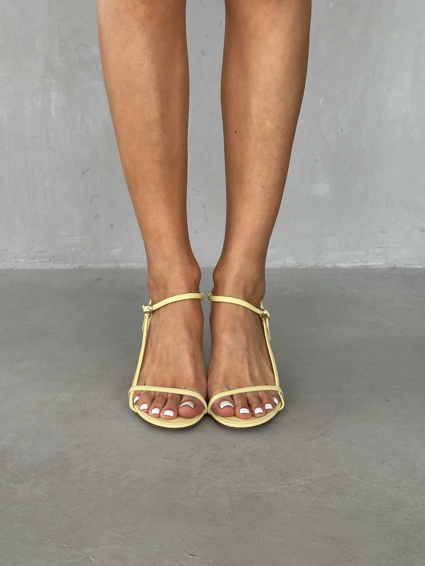 Летние босоножки на шпильке