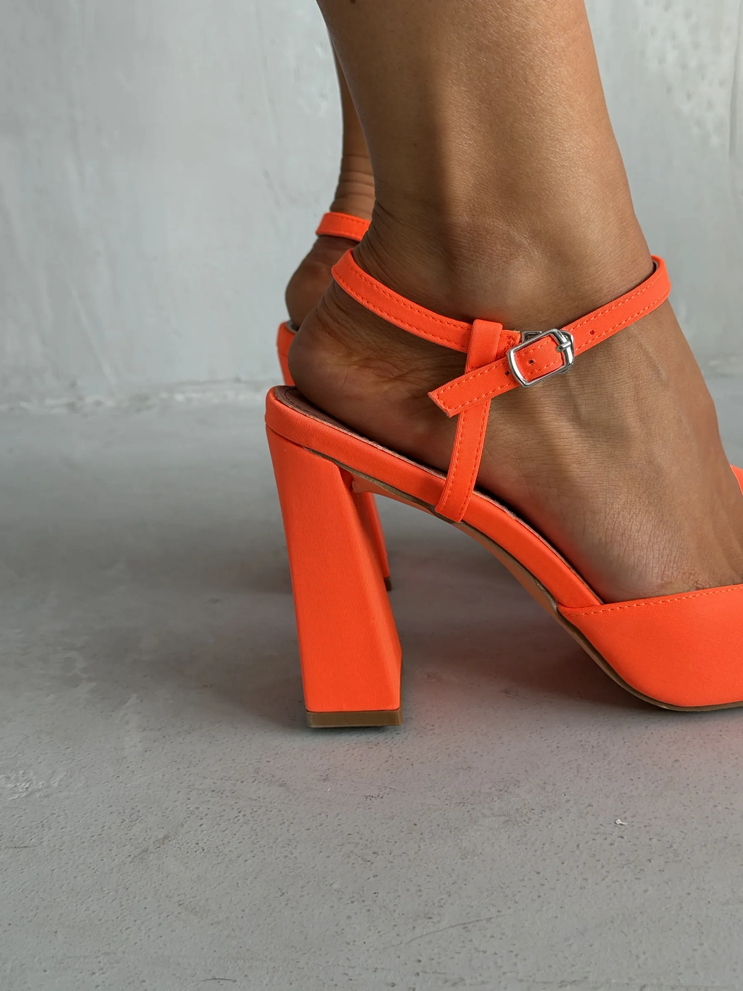 Туфли женские на каблуке с открытой пяткой вечерние