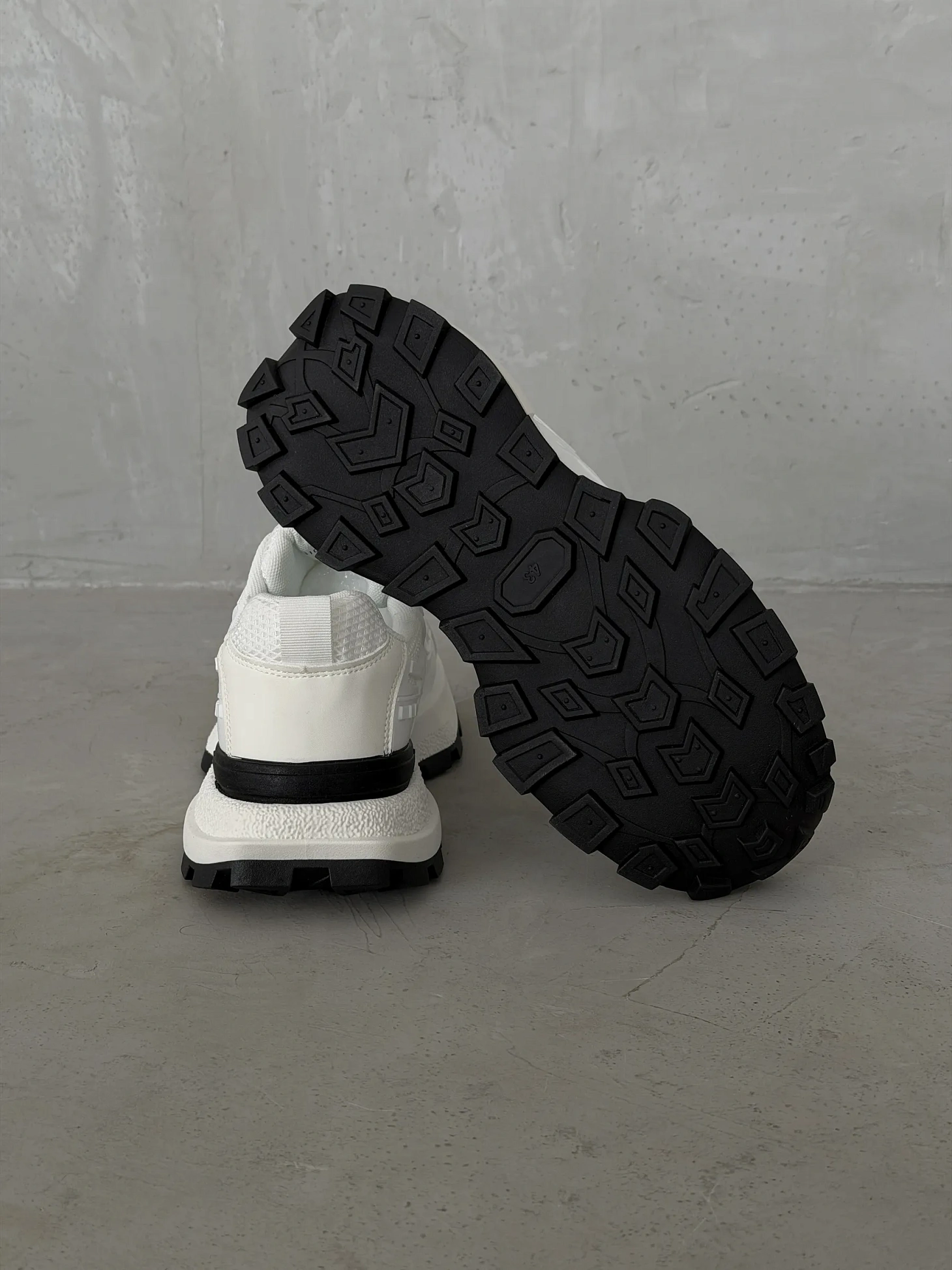 Демисезонные кроссовки мужские спортивные