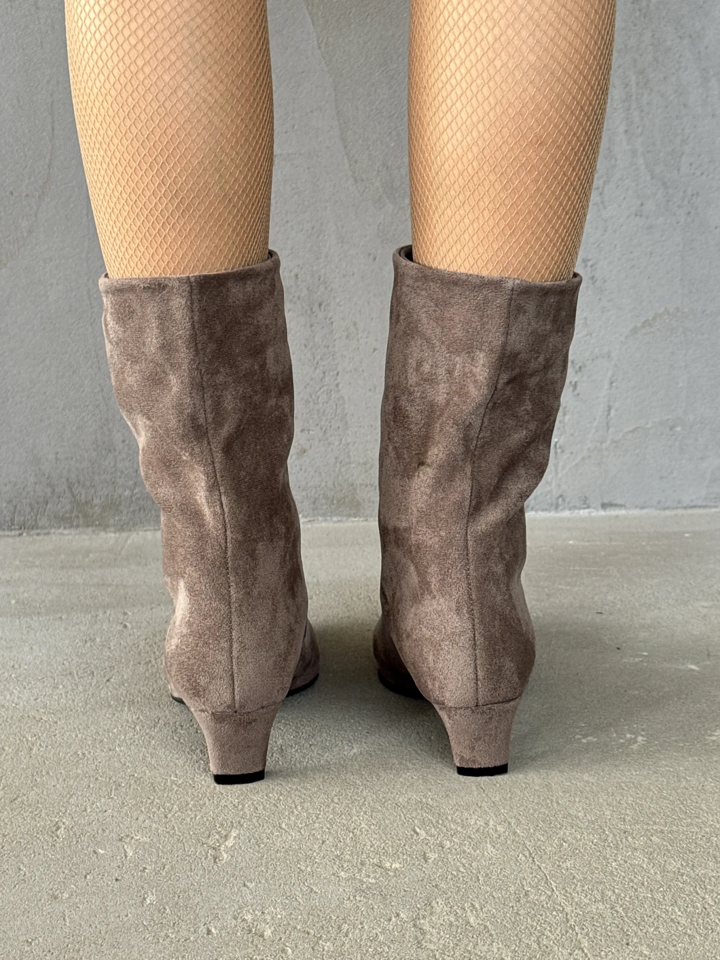 Ботильоны на низком каблуке демисезонные