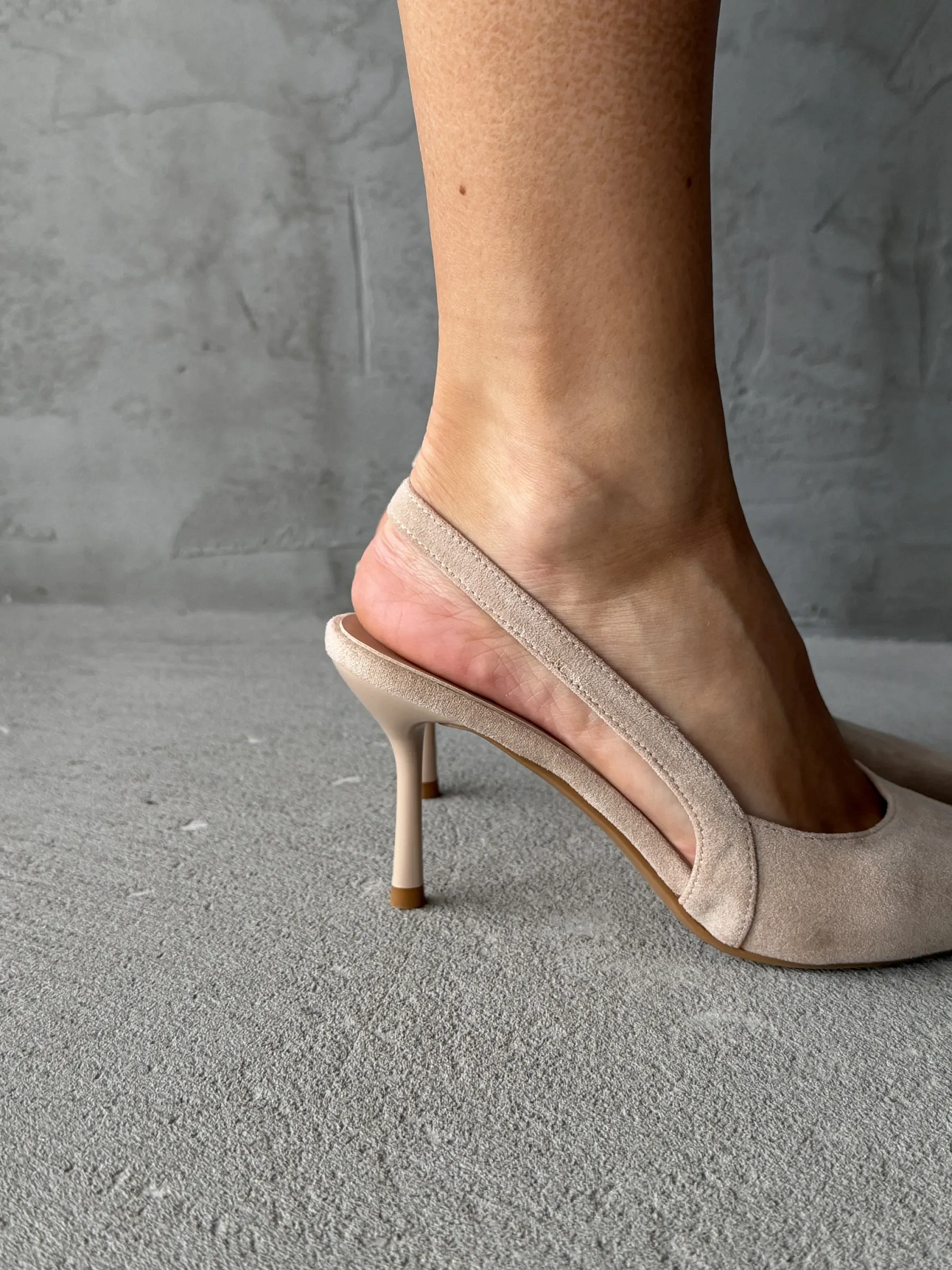 Туфли на каблуке с открытой пяткой лодочки