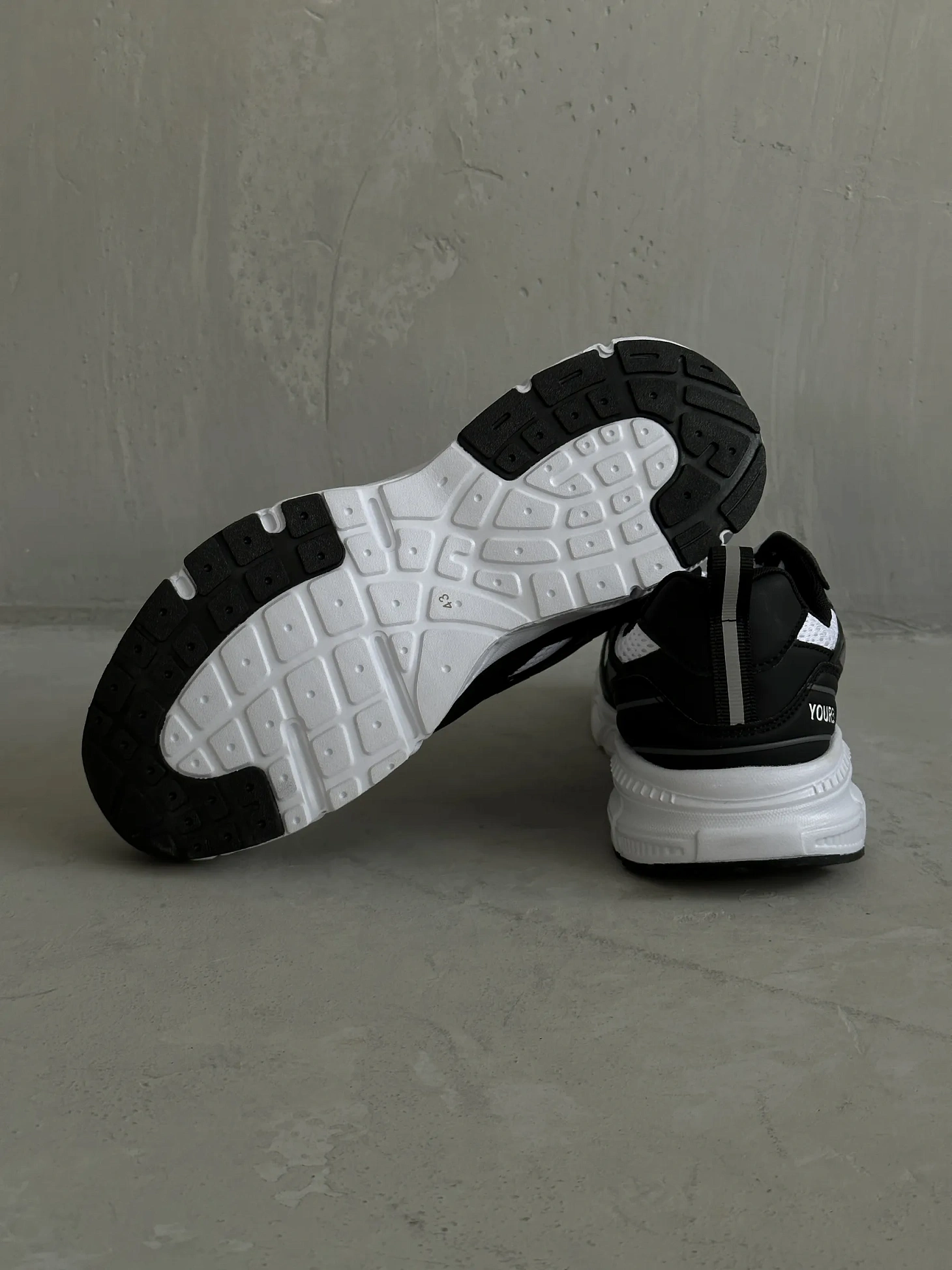 Демисезонные кроссовки спортивные