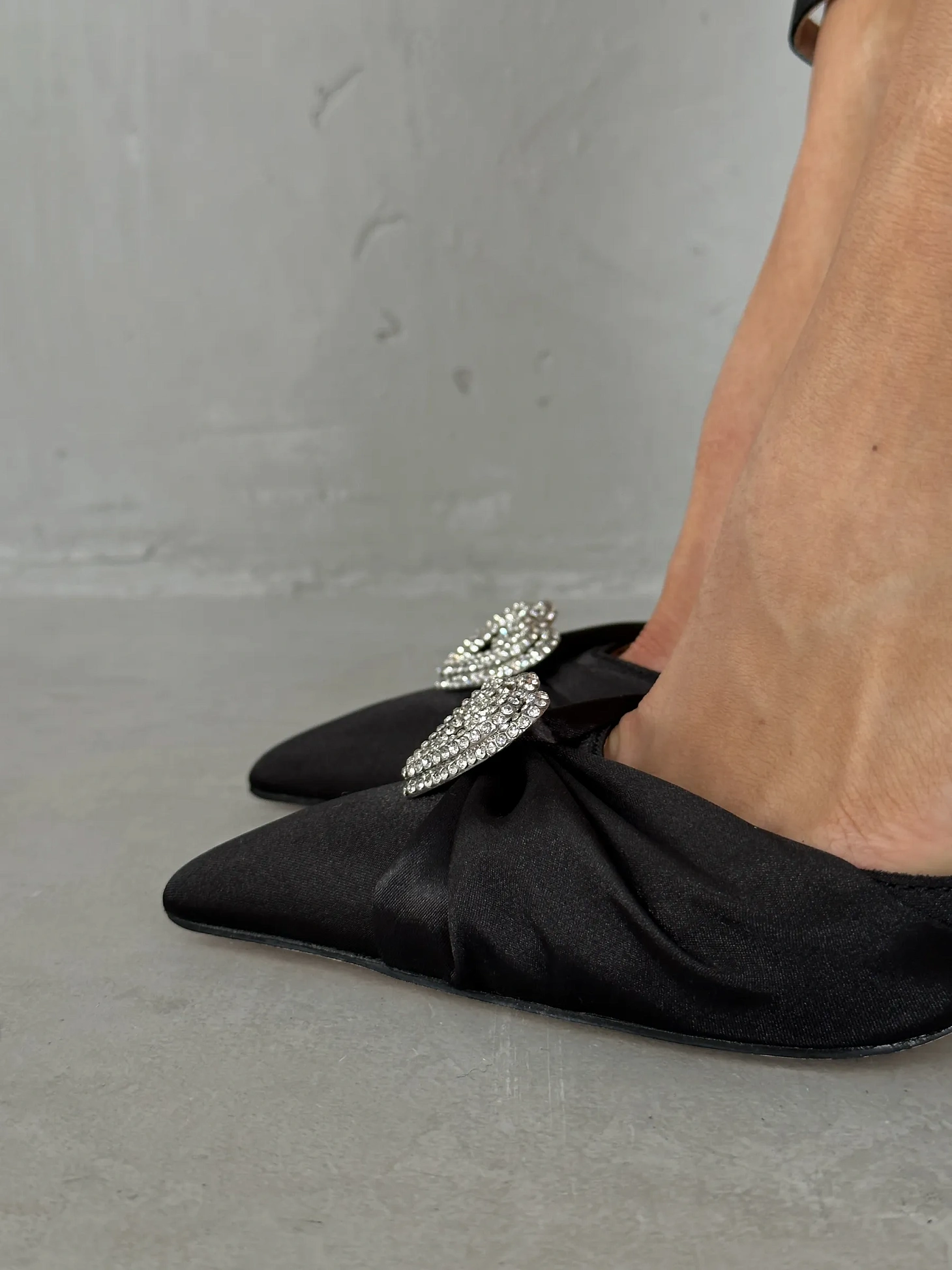 Туфли на каблуке с закрытой пяткой вечерние